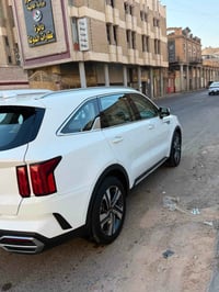 كيا سورنتو موديل 2021 رقم بغداد ماشيه 74  فول خليجي  بيهه تبديل باب خل...