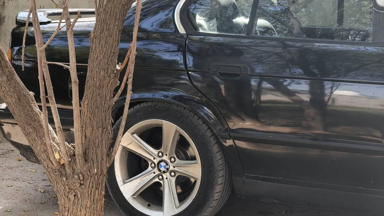 للبيع 530__ V8بليته ومحرك وسنويه هزه قبل شهرين سنويه لل 27
 اصل موديل 93 بدون ظربه تبريد نقص كومبريسر 
 جاهز لاتنقيص لابخار ترايك وين مايعجبك .
سياره بأسمي تحويل مباشر سعر 50 $ 
للاستفسار  
***********
***********
