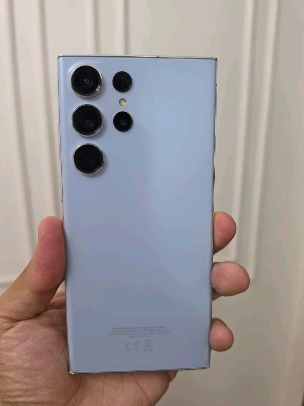 خوش جهاز وقوي ماركه معروفه سعره مناسب ال 
samsung s22 ultara 5G 
s22 الترا 
سيم كرت مع شربحه الكترونيه ذاكره 256 بسعر 750
دبل سيم كارت ذاكره 256 بسعر 630 الف
دبل سيم كارت ذاكره 512 بسعر 700 الف
دبل سيم كارت ذاكره 128 بسعر 560 الف
سيم كارت مع شريحه الكترونيه ذاكره 128 بسعر 550 الف
بااختصار 
الشاشه اموليد تحديث 120 هرتز 
المعالج: Snapdragon 8 Gen 1 (أو Exynos 2200 
الكاميرا 108 ميكا بكسل الاماميه 40 ميكا بكسل
البطارية: 5000mAh تدعم الشحن السريع بقدرة 45W.
المميزات: قلم S Pen مدمج، مقاومة للماء والغبار IP68، ودعم شبكات 5G. 
بغداد زيونه ربيعي قرب مجمع البركه 
جمله ومفرد متوفر توصيل 
***********