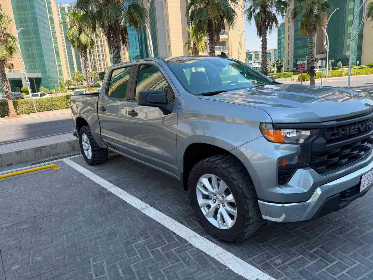 2024 CHEVROLET SILVERADO 1500, 4WD SHORT BED CUSTOM
شوفرليت سلفرادو 2024 باب طويل بدي قصير المرغوب 
مواصفات CUSTOM
4*4 ويل درايف
رقم الشاصي 1GCPDBEK4RZ316941
صور الحادث موجوده مع الصور تعديل بارد جزء الجاملغ الامامي اليسار+ تكحيل أسفل جاملغ الخلفي يسار + تكحيل جاملغ الامامي الايمن + تعديل فقط بدون قص بداية الشاصي الايسر 
أيرباك الستيرن مبدله أصلي شركة 
سياره بدون صبغ تكحيل فقط 
محرك 4 سلندر 2.7 توين توربو المرغوب القدرة الحصانية 310 
                2.7L I-4 DI, DOHC, VVT, TURBO, 310HP
سريع واقتصاد
گير ٨ نمر طيارة
رادار امامي داتا شو تنيه
كامرة خلفية
بصمة وتشغيل عن بعد
هاند بريك بصمه
تحديد مسار + أنذار عند تغيير المسار
ويل كب كروم بلادي تايرات جبلية 
كشن كهرباء
تبريد امامي خلفي
شاشة وسطية تدعم CarPlay
باب بدي كهرباء وتغليف بدي أسود بلادي امريكي شركة
ماشية 74 ألف mi مشي أمريكا 
مكان السيارة أربيل
السعر 24500$
 هزة والفحص المروري كامل فقط تترقم اربيل
***********
***********
