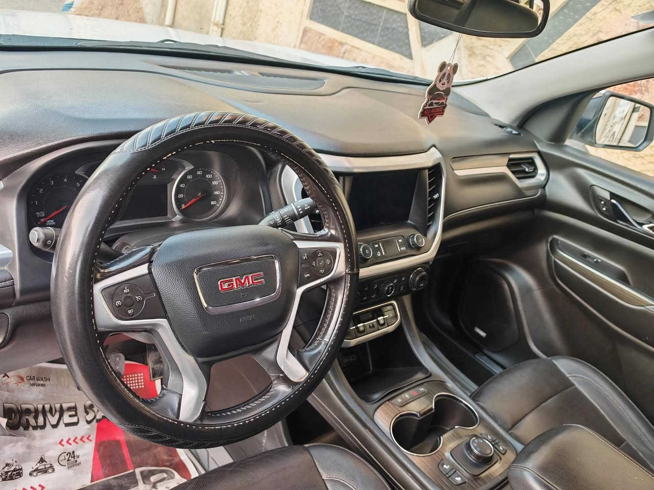 🚗 للبيع: جي إم سي أكاديا (GMC Acadia SLT) موديل 2020 — بحالة ممتازة
📌 المواصفات الأساسية:
 * الماركة والموديل: جي إم سي أكاديا (GMC Acadia)
 * الضرر : جهة السائق صور الحادث مرفقة
 * الموديل: 2020
 * الفئة: SLT
 * المحرك: 6 سلندر سعة 3.6 لتر (V6)
 * نظام الدفع: دفع رباعي مستمر (AWD)
 * اللون الخارجي: أبيض
 * رقم الشاصي (VIN): 1GKKNULS3LZ213589
🌟 أبرز مواصفات فئة SLT:
 * شاشة معلومات وتحكم لمس تدعم Apple CarPlay و Android Auto
 * نظام تكييف أوتوماتيكي متعدد المناطق (تكييف خلفي مستقل)
 * مقاعد جلد مع تحكم كهربائي
 * كاميرا خلفية وحساسات مساعدة على الركن خلفي و حساسات جانبية
 * نظام دخول بدون مفتاح بصمة ٤ ابواب وتشغيل بضغطة زر (مع خاصية التشغيل عن بعد) صندوق كهربائي مع حساس فتح بالرجل
 * أنظمة أمان ومساعدة سائق متطورة (مثبت سرعة، تنبيه النقاط البيضاء، وغيرها)
 * المسافة المقطوعة (العداد): 168 كيلومتر
 * الفحص و السنوية: هزة جديدة +سنوية جديدة باسمي
 * السعر المطلوب: 195 مع مجال بسيط 
 * موقع : كربلاء المقدسة 
 * للتواصل: 📞 ***********
