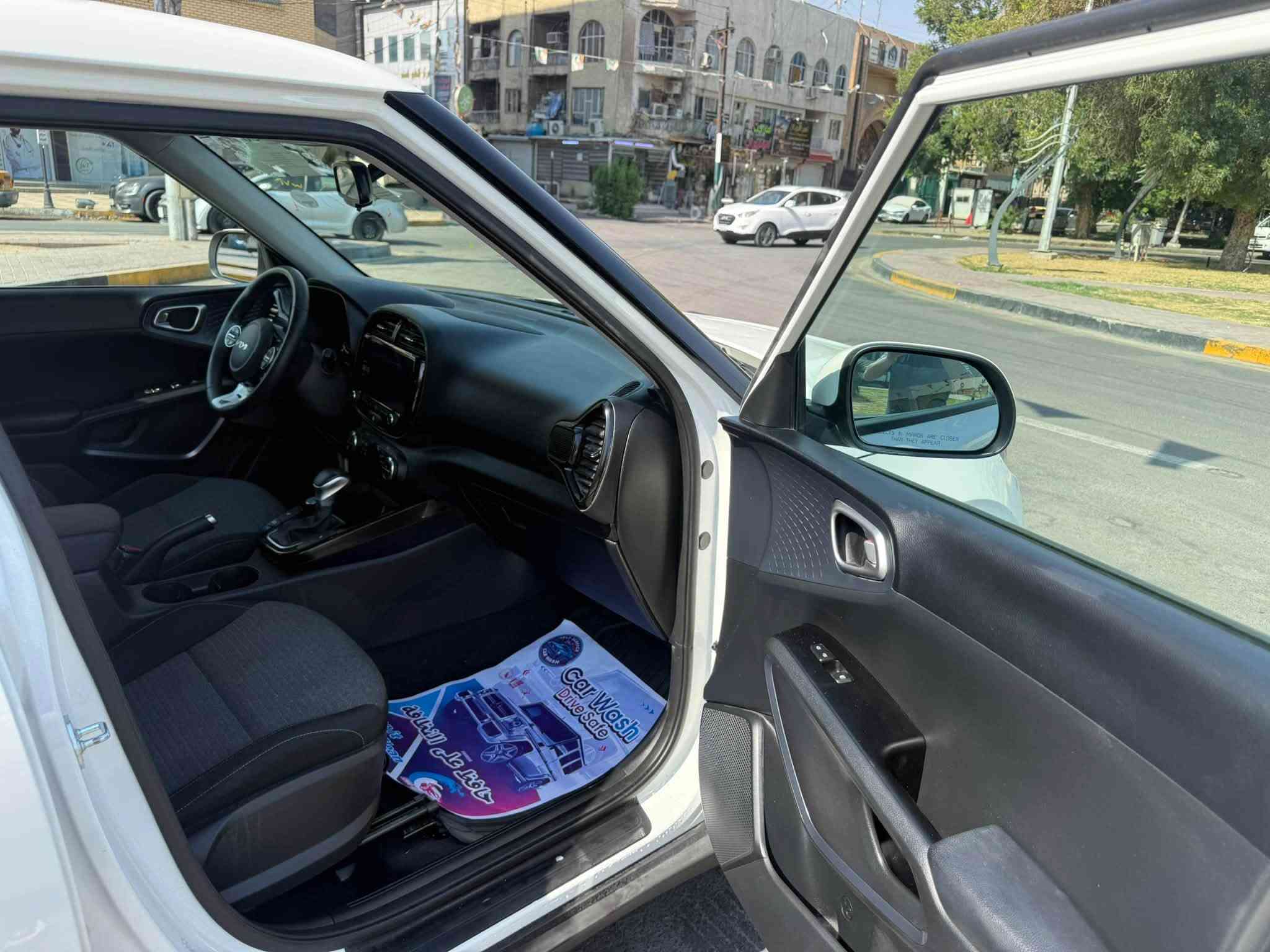 السلام عليكم كيا صول للبيع موديل ٢٠٢٥ الون ابيض مواصفات EX ماشية 26mi سيارة كلين حادثه دعامية فقط ومبدله نفس الون رقم ارييل مكينة ٢٠٠٠ المواصفات فتحة سقف تشغيل عن بعد بصمة كشنات تدفئة كامرة داواره تحكم ستيرن جهتين تحديد مسار اوتوهول رادار توقف ذاتي شاشة كبيرة مكاني بغداد للاستفسار *********** وصور الحادث مرفقه بالمنشور
