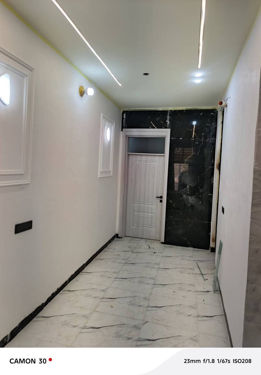 🏠 دار البيع 50م – النجف الأشرف سعر مناسبة بخط اول قرب شارع 150متر
📍 مقابل ملحق قرية الغدير عمود320 

🧱 طابوق جمهور | 🏗️ سقف كونكريت

🛏️ غرفة +   🛋️ صالة + 🍳 مطبخ + 🚿 حمام + 🌤️ منور

💰 27 قابل للتفاوض

📞 ***********

نص مكتوب في الصور:
- CAMON 30  23mm f/1.8 1/193s ISO50
- CAMON 30 23mm f/1.8 1/50s ISO172
- CAMON 30  23mm f/1.8 1/67s ISO208
- CAMON 30  23mm f/1.8 1/50s ISO217
- CAMON 30  23mm f/1.8 1/50s ISO551