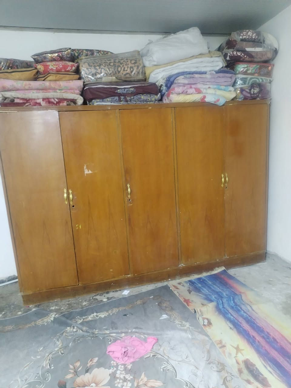 السلام عليكم كنتور صاج ابو 5بيبان نضيف كلش ويا ميز مرايه ثنينهن ب140وبي مجال بسيط
مكاني الكماليه 
***********
