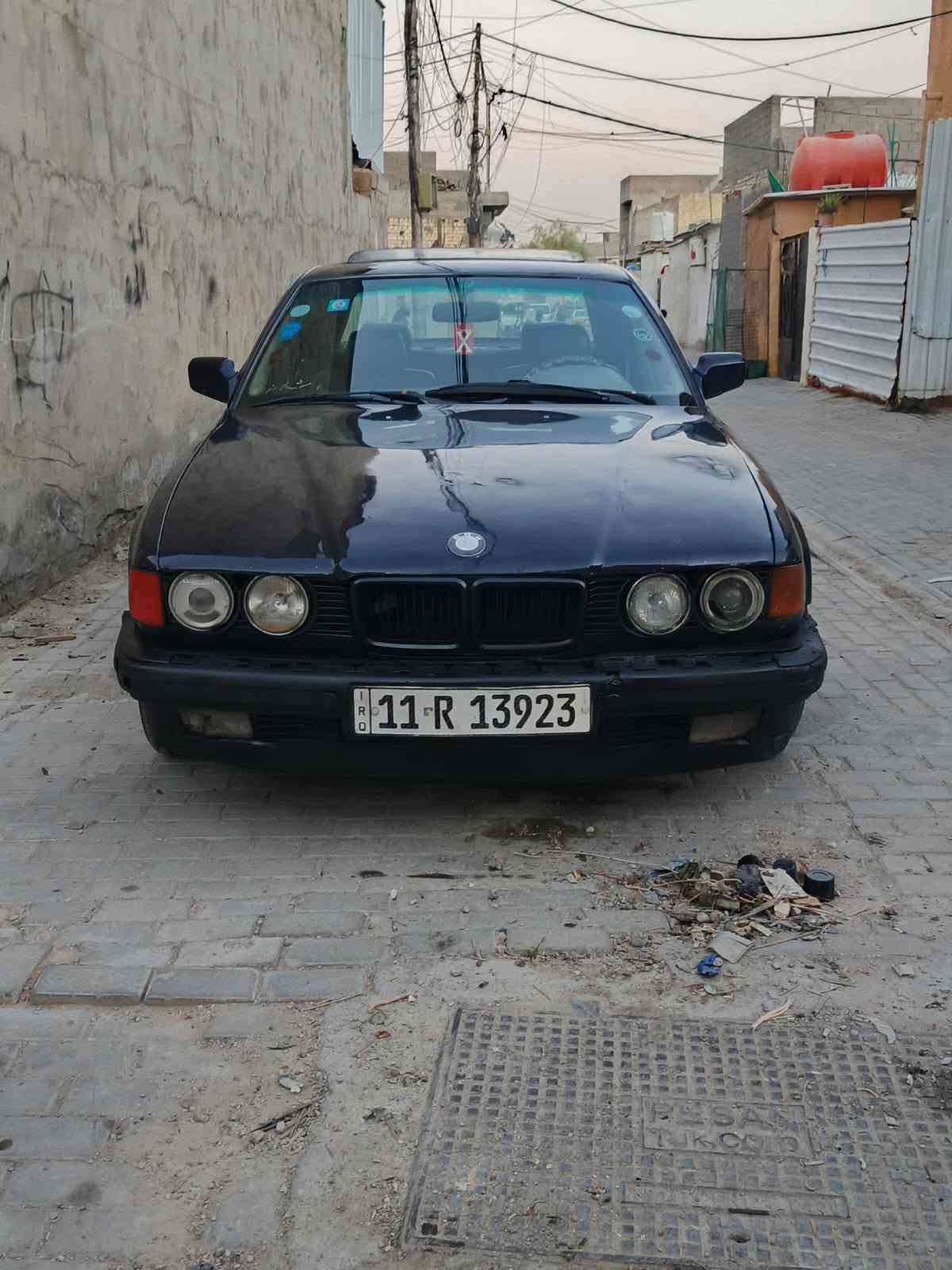 سلام عليكم شباب بيم رقم بغداد نكلزي/735مودل 94. /سنويهاله 29تنتهي/ محرك وكير شرط كهربايت كله شقاله صدرامامي خلفي جديد تخم تايرجديد 
سعر سياره 35وبيه مجال 
رقم صاحب السيارة ***********مكان سياره بغداد مدانت صدر
