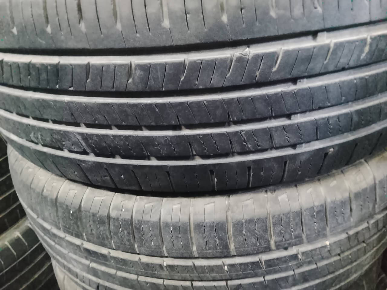 للبيع ٣٠٠ تاير من قياس ١٦ إلى ٢٢ العنوان البصرة الجبيلة ***********
