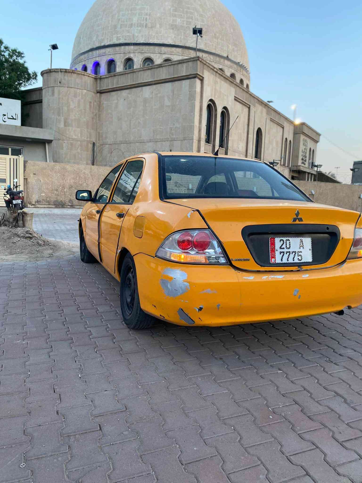 سلام عليكم
لانسر مديل 2009 وارد امريكي 
1600 كير اوتو ماشيه 188 
اصل لون سلفر مصبوغه صفره 
رقم مميز 20 ديالى 
شرط تحويل 
تبريد خير من الله 
مكينه ناعمه بلاديه
داخل نضيف 
باتري جديد
صدر خلفي جديد 
صدر الامامي نص عمر
دوشمه جلد 
داخال رصاصي واسود 
شاشه كار بلي 
سياره ممتعوبه 
سعر 65$ 
وبيه مجال 
تواصل (***********)
مكان سياره بغداد
