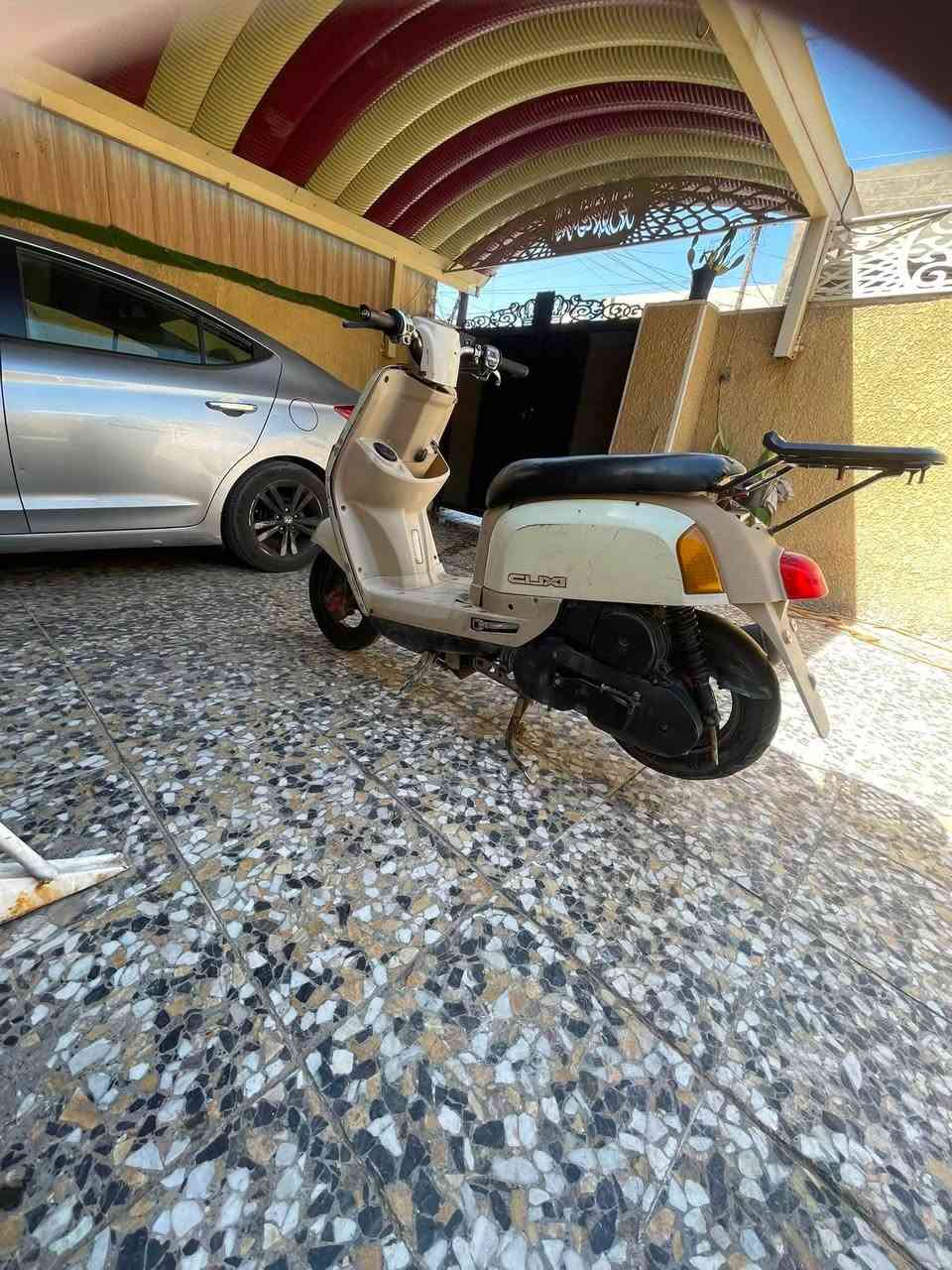 بوليس حليبي وداخل بيجي دراجه جاهزه مابيه نقص مكينه حلوه سعره ٤٠٠ 
مكان العبيدي
***********
