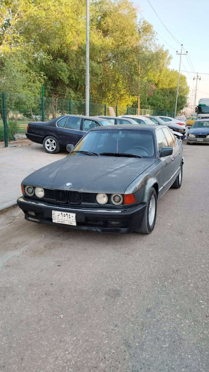 السلام عليكم
للبيع 753i بليته وسنويه 
موديل 1990
لون رصاصي غير محدد
مكينه وكير خير من الله تبريد شغال
حداديه خلفيه 100/100 توني شاده 
حداديه امامي نص عمر دبلات جدد شادهن 
تخم تاير جديد 
باتري جديد 
 السياره عوزهه صبغه لونه جراد وسابقا مصبوغه حزام اثر طخات بسيطه مكفوله من الضربه القويه وتبدي جمل قطع 
بيه اكسل 3.23 مال 8 يعني رون ناصي 
كروز سرعه شغال كهربائيات شغاله 
اصل بردات خلفي وبوب 
السعر 60. بيه مجال 
للاستفسار اكثر ***********
