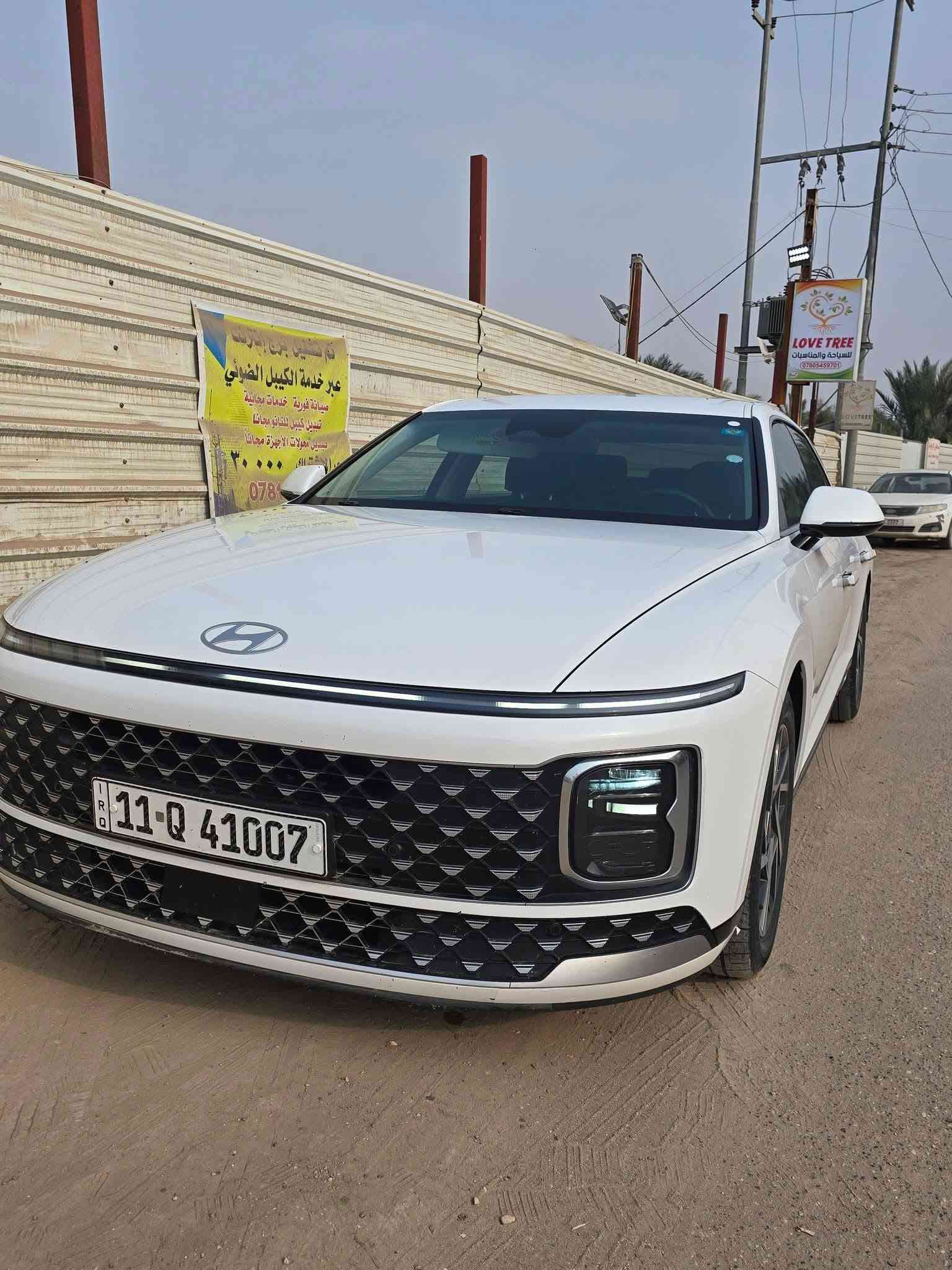 ازيرا موديل 23 شهر 12
رقم بغداد شبة مميز بأسمي تحويل ثاني يوم 
كفالة عامة عدا مكانين بارد بسيطات جدا 
سيارة نظيفة وجديدة جدا ومواصفات معروفة
ماشية 133 الف كيلو حقيقي 
مكان السيارة ديوانية 
***********

نص مكتوب في الصور:
- AI-generated content