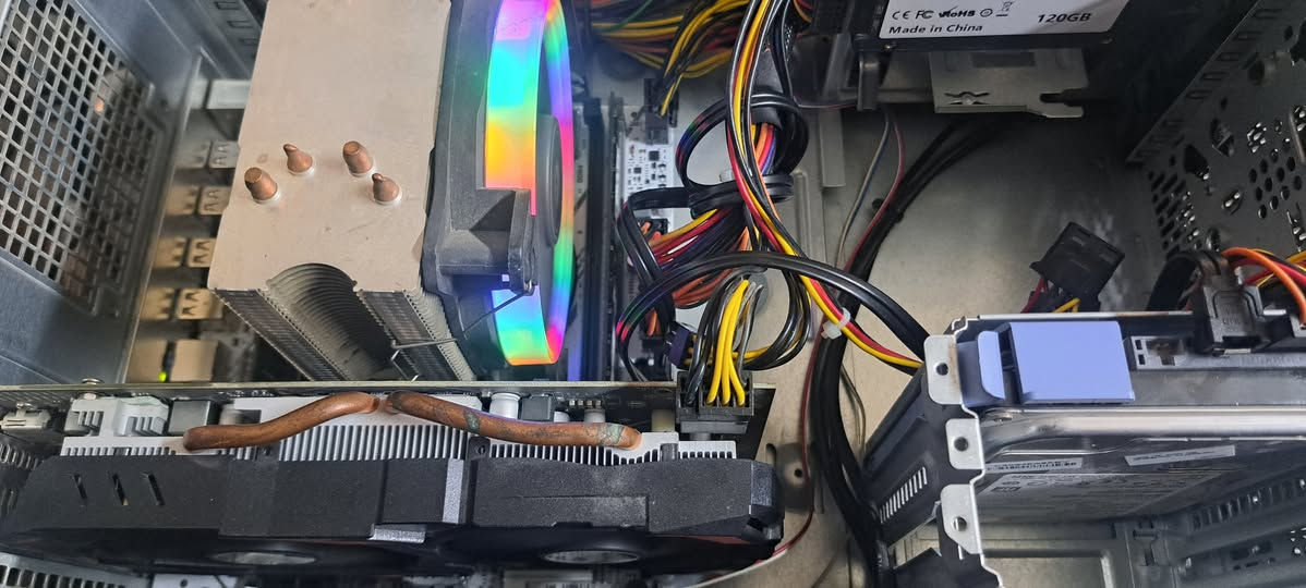 كيس تجميعه للمونتاج والالعاب بمعالج زيون

المعالج intel xeon e5 2666 v3

الفان ag 400

الرام 16 كيكا ddr4

المذربورد huananzhi x99-tf

الهاردات ssd 120 gb - hdd 1 tb

كرت الشاشة axle rx 580 8gb gddr5  

البور سبلاي huntkey  600 watt

كل القطع جديدة واصلية من الكرت و بور سبلاي

الكيس بي العاب قوية مثل سايبر بانك 2077

سعر الكيس 275 الف رقمي ***********

بغداد شارع الصناعه لايوجد توصيل
