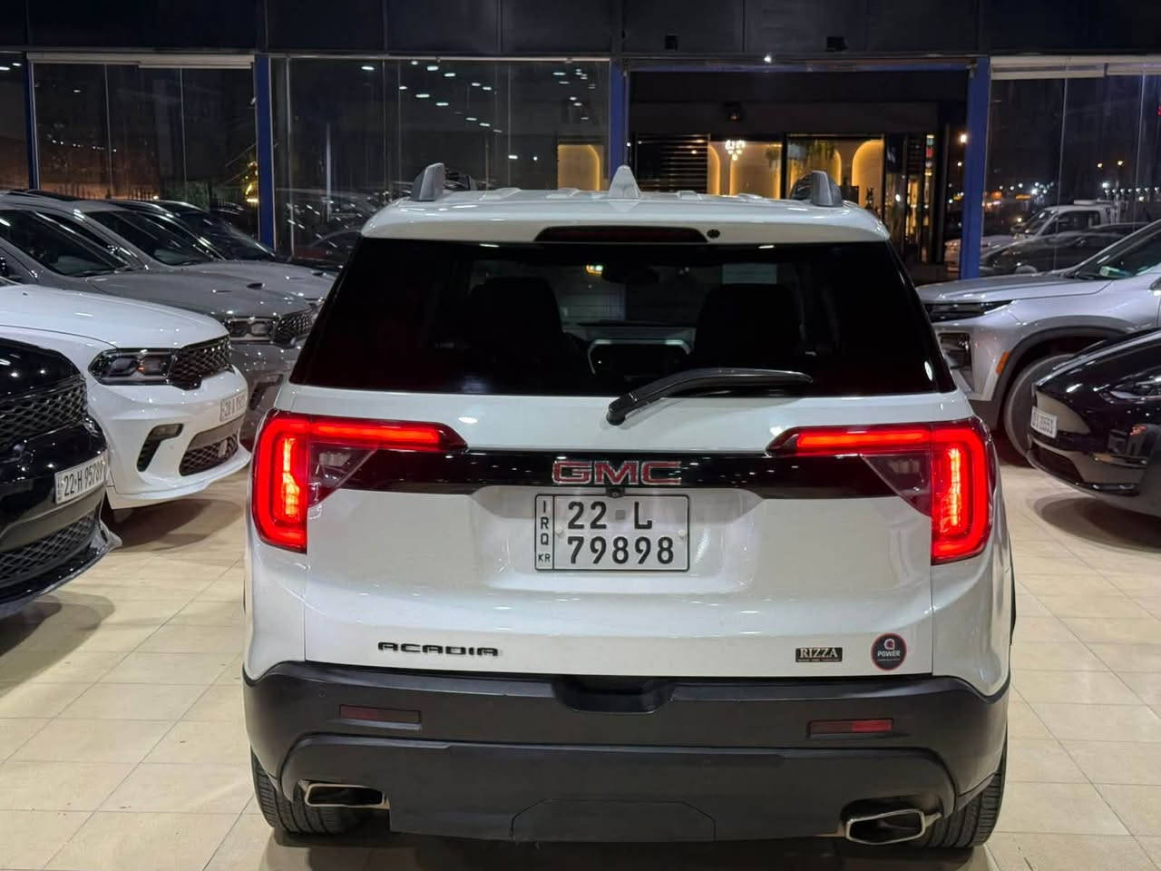 🚙 جي إم سي أكاديا 2021 — القوة والفخامة الأمريكية 🇺🇸👌
فول مواصفات اعلى فئة فتحتين سقف 
🔹 المركبة: جي إم سي أكاديا
🔹 الموديل: 2021
🔹 السعر المطلوب: 175 $ 
🔹 الوارد: أمريكي 🇺🇸
🔹 استهلاك الوقود: حوالي 9.0 لتر / 100 كم
🔹 اللون: ابيض
🔹 الرقم: أربيل
🔹 الضرر:تبديل وصبغ اربع ابواب 
🔹 الأيرباكات: ضرر إيرباك الدركة والبردة

🔸 المحرك والأداء:

•6سلندر 3.6
• قوة 310 حصان
• عزم دوران 366 نيوتن متر
• ناقل حركة أوتوماتيكي 8 سرعات
• دفع أمامي FWD
• محرك تنفس طبيعي  يوفر أداءً قوياً واستجابة ممتازة
• أوضاع قيادة متعددة
• نظام تشغيل وإيقاف المحرك تلقائياً

🔸 التصميم الخارجي:

• تصميم جديد كلياً وعصري
• واجهة أمامية بتصميم جي إم سي المميز
• ويل  ألمنيوم رياضي
• مصابيح أمامية LED
• إضاءة نهارية LED
• مصابيح خلفية LED
• إضاءة أمامية أوتوماتيكية
• تصميم SUV أمريكي فاخر ورياضي

🔸 أنظمة الأمان والمساعدة:

• أنظمة GMC Pro Safety
• نظام المكابح التلقائية في حالات الطوارئ
• التحذير من الاصطدام الأمامي
• نظام المحافظة على المسار
• تحذير مغادرة المسار
• مثبت سرعة متكيف Adaptive Cruise Control
• نظام مراقبة النقطة العمياء
• تحذير حركة المرور الخلفية
• كاميرا خلفية
• ⁠كاميرات 360 درجة 
• نظام مراقبة ضغط الإطارات
• أنظمة الثبات الإلكتروني والتحكم بالجر
• وسائد هوائية متعددة

🔸 التكنولوجيا والراحة:

• شاشة وسطية كبيرة عالية الدقة
• شاشة معلومات للسائق
• Apple CarPlay
• Android Auto
• Bluetooth
• أوامر صوتية
• تشغيل عن بُعد
• دخول وتشغيل ذكي
• تحكم أوتوماتيكي بدرجة الحرارة
• مقاعد أمامية كهربائية
• مقاعد أمامية مدفأة
• مقود متعدد الوظائف
• شحن لاسلكي للهاتف
• نظام صوتي مميز
• منافذ USB متعددة

🔸 المقصورة الداخلية:

• مقصورة عصرية وفاخرة
• مساحة داخلية واسعة
• مقاعد مريحة تتسع لـ7 أشخاص
• مقاعد أمامية كهربائية ومدفأة
• مقود متعدد الوظائف
• تصميم داخلي عصري
• تشطيبات داخلية مميزة
للاستفسار الاتصال ***********
