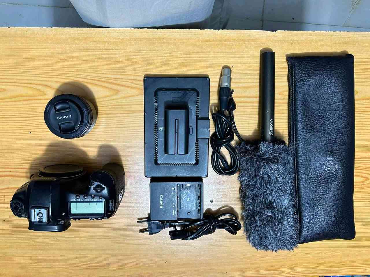 * كاميرا كانون 5d Mark iii مارك 3
* مايك بويا مع جميع ملحقاته
* عدسة كانون 50mm *1.8
* بيبي لايت مع بطارية اصلية
* شاحن كانون اصلي مع بطارية كاميرا 
* ⁠حقيبة كاميرا مقسمة بحالة جيدة
*گرب بطاريات اصلي 
السعر 800 وبي مجال للشراي
مكاني ديوانية 
للاستفسار:
***********
