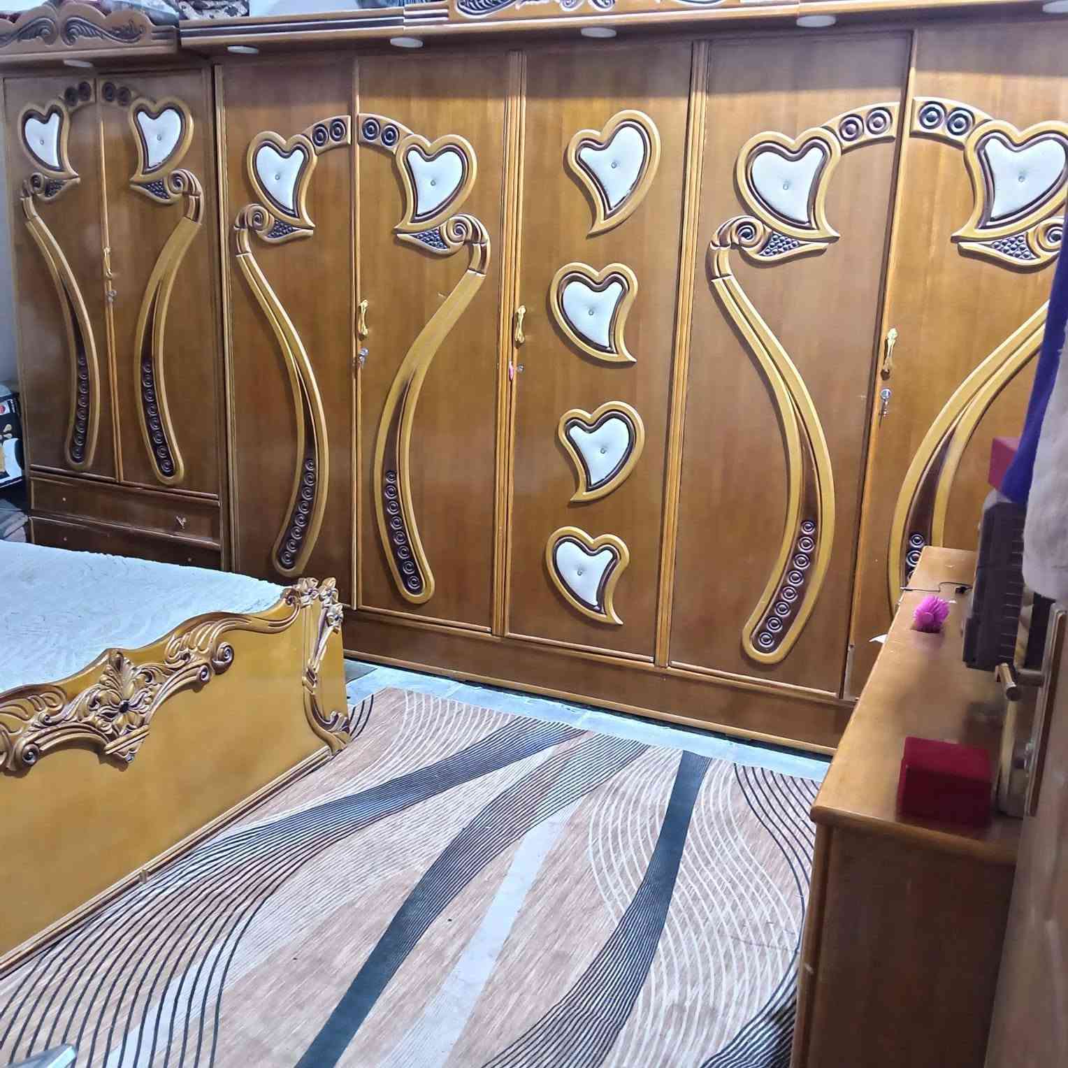 للبيع • سعر مناسب • غرفه اخشاب