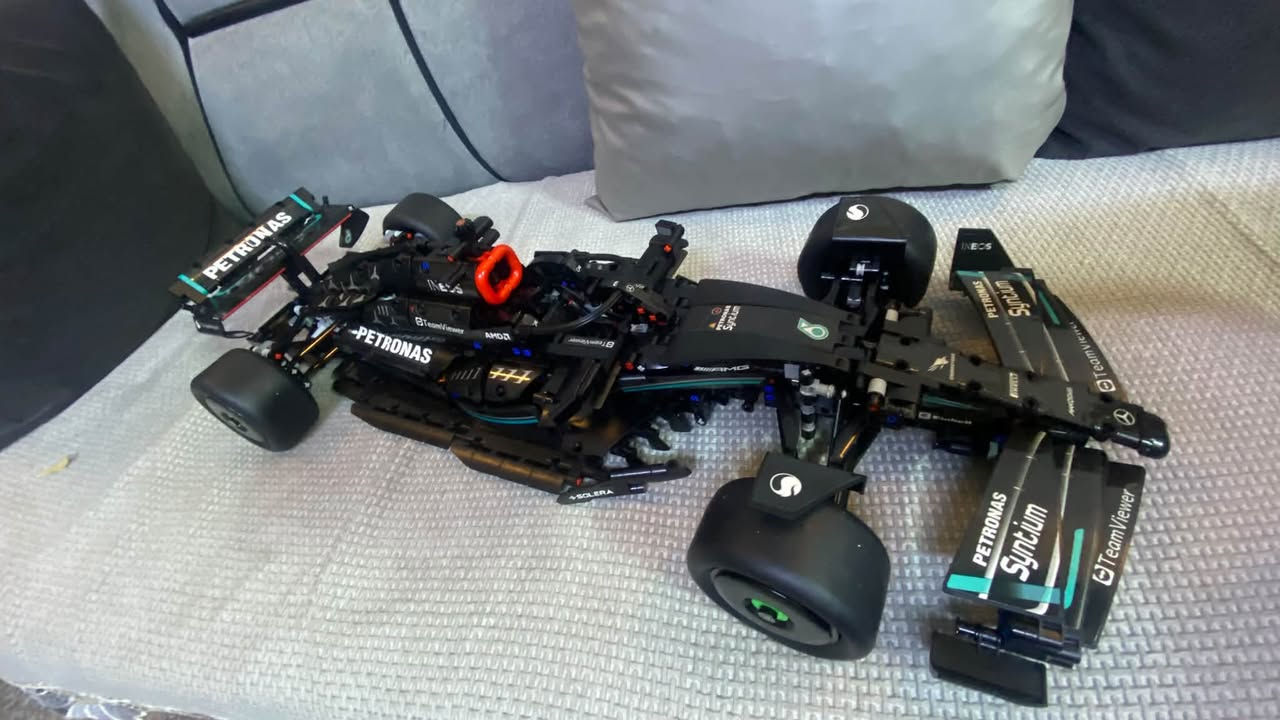 مرسيدس-AMG W14 • مقياس 1:8 • طول 65 سم