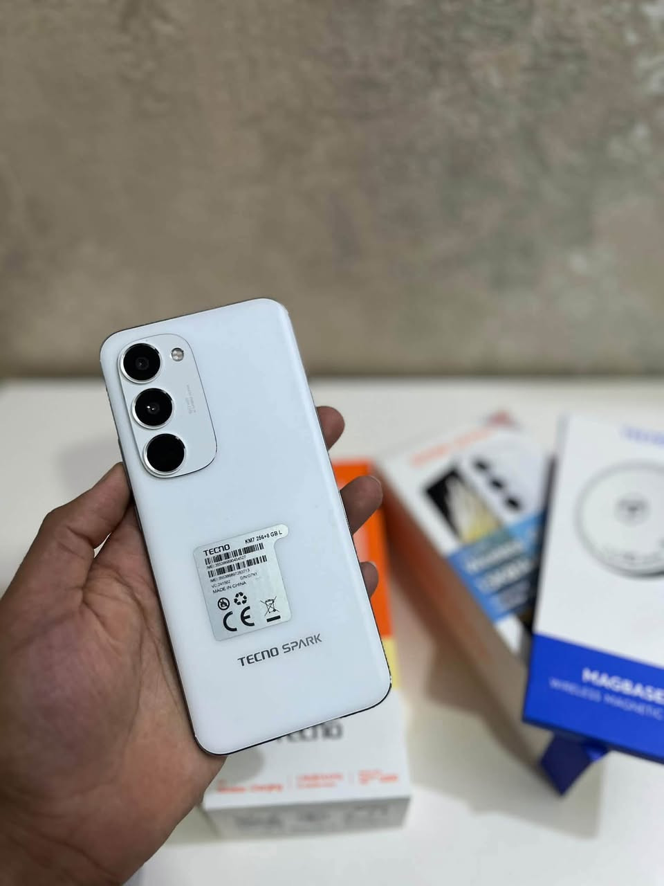 Tecno spark 40 pro plus /  تكنو سبارك 40 برو بلس
تكنو سبارك 40 برو بلس
الذاكرة 256 الرام 8+8
شاشة AMOLED 144hz

جداً نظيف مستخدم أيام ملحقات كاملة 

سعرة 275 ألف باقي التفاصيل على الخاص 

مكاني بغداد 
رقمي ***********
