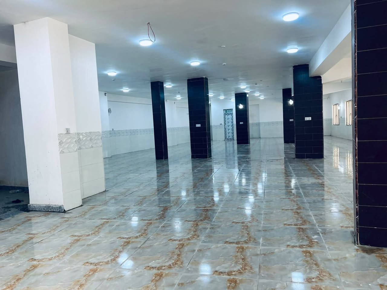 شقق ١٠×٣ • قاعه ٢٨٠م • مراقبة كاميرات