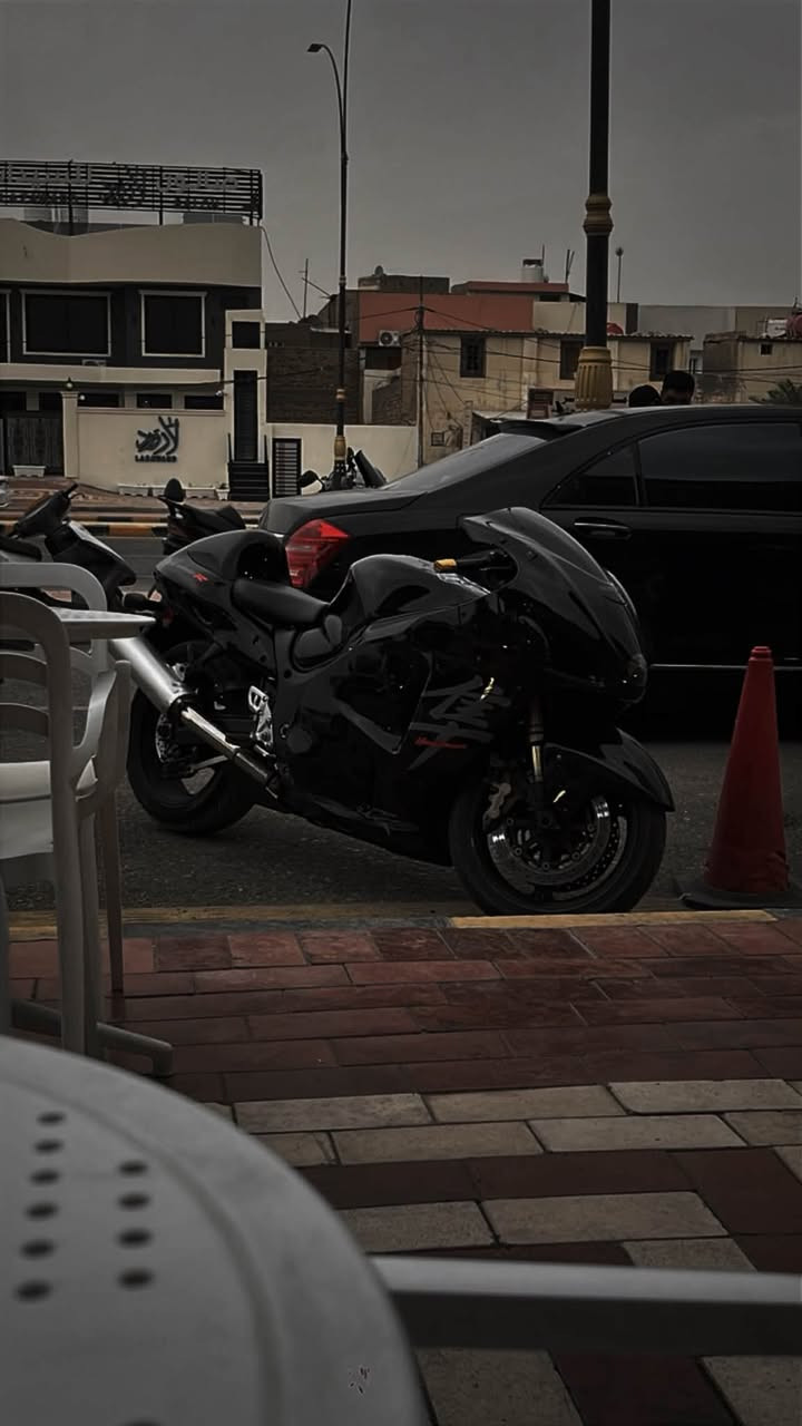 ‎سزوكي GSX 1300 هايبوزا
‎محرك 1300 cc
‎موديل 2007 شاصي اسود
‎لونها اسود
‎مابيها اي حادث بس ملاحضات بسيطه بالكفر
‎مكفوله من كلشي والكسور بلكفرات تايرات نضيفه زنجيل نضيف دواخلها نضيفه مكفوله كير ومكينه وكهرباءيات الضفيره من طول للطول
حماوة بشرط متعبر النص ثابته لو تضل ساعة مشتغله
‎سرعتها + 280
‎ماشيه 66 الف
‎كلها بلاديه ما عليها اي تزويد او اي تبديل كفاله عامه ومال جناي و الدراجة كل النمر تفر تاير ، كلش قوية كهربائياتها كلها شغاله
‎دهن بس امزويل الامريكي من الوكالة  
‎مال جناي ولحد يكلي شبيها مابيها كفاله عامه وتاخذها من باب لبيت
‎سعرها 36$ و بيها مجال للشراي و اليجيني ما ارده
‎رقمي *********** بيه وتساب مفتوح
‎مكاني النجف .
