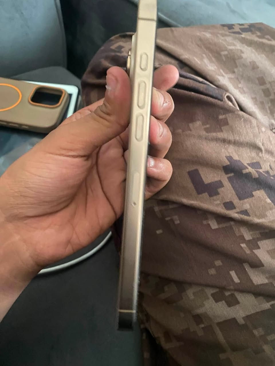 سلام عليكم 16 برو ماكس ذاكره 256 بطاريه 87 شرق اوسط ممفتوح جهاز بي نقطه بالشاشه ما مبينه سعر 1200 مليون 200 مكاني بغداد *********** رقمي

