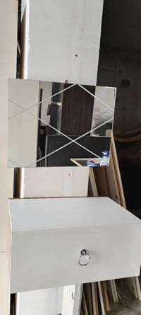 ترابيزة تسريحة • هەڵواسین