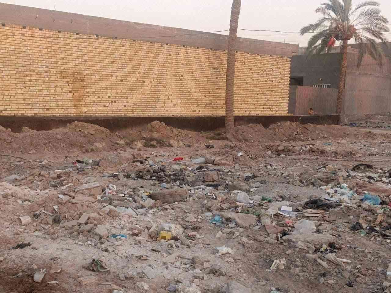قطعة ارض للبيع
العنوان. بابل الحمزة الغربي 
شارع علي قماره قرب حسينية الشهداء 

مساحة_ 200 متر 
النزال _ 27
الواجهية _ 7 ونص 
‏
للاستفسار مراسله الصفحه خاص
