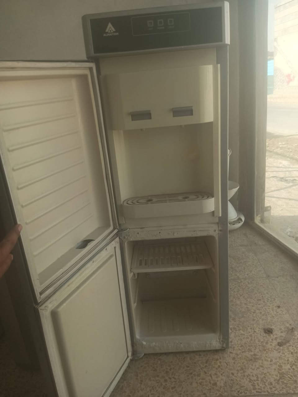 غسالات،70 الوحده بهم مجال البانكات 60 برادات علا 50 قفلهم  جانب اليمن العبور هاذ  *********** ***********
