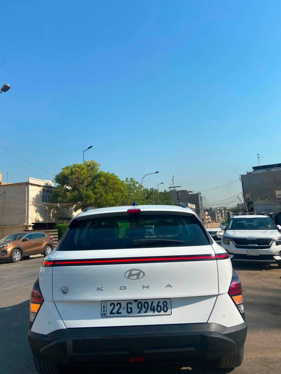 � للبيع Hyundai Kona 2024 وارد خليجي 🚨

✨ فول مواصفات
 مكينة 2.0 لتر
 بانوراما
 تحكم ستيرن
 شاشة ومواصفات حديثة
 تكييف ممتاز
 أنظمة أمان ومواصفات كاملة
📍 الممشى: 25,945 كم
مكفولة من الدعامية للدعامية
✨ سيارة نظيفة جداً 
***********  مكان السياره بغداد 

💰
