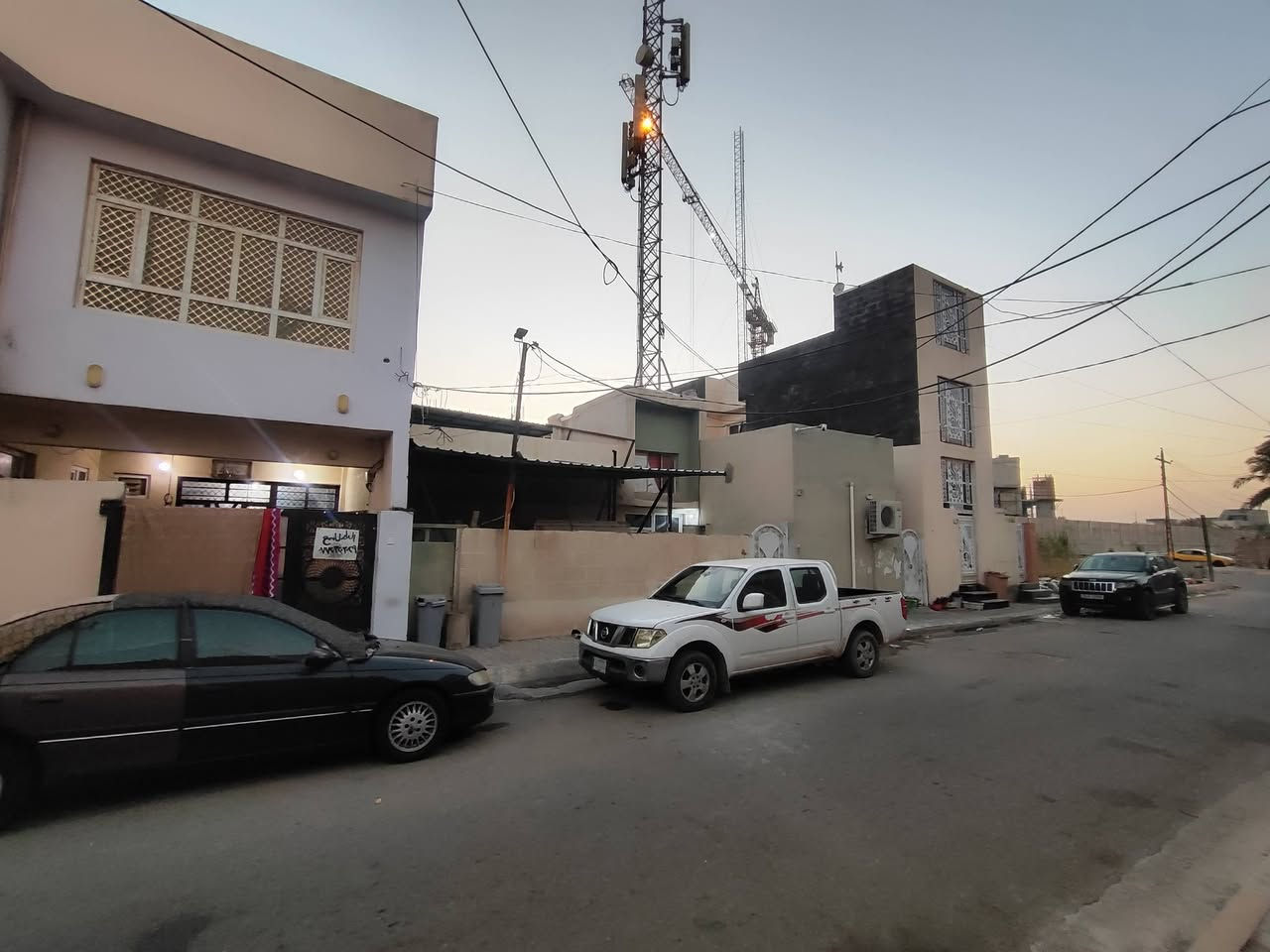 السلام عليكم. أخوان. مشتملين. للبيع. المشتمل الأول مفصول عن ثاني كما. موضح. في الصوره. المساحه (85) متر الموقع بعقوبة تحرير. خلف المستشفى السترالي بضبط  للأستفسار. الرقم. ***********
