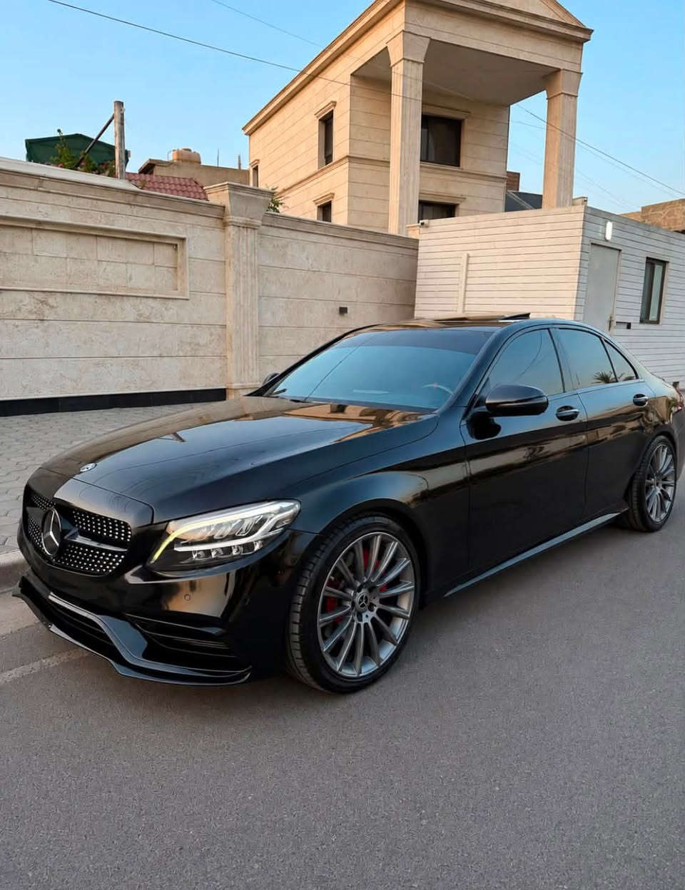 السلام عليكم
للبيع C300 2019
 
رقم بغداد الجديد باسمي + هزه جديدة

السياره بيها كت c63  كامل 
 
ويل 19 تو سايز مع تخم تاير (Run-Flat)
 
دركة كاربون G63 

انارة داخليه مع دكتات تبريد متغير بالالوان 

كيجات ديجتال + شاشة كار بلي

سستم سماعات برومستر 

كشنات كهرباء 

لايتات داينمك ٨ عدسات

بك لايت ليد

رادار امامي +رادار خلفي 
نقطه عمياء
بصمه تشغيل
كامرا خلفيه دواره

ماشيه 58 الف 

السياره وارد امريكي حادثها (شبر صبغ بالبنيد+حافه الجاملغ صبغ) 

كير ومكينه مكفولات من الفتح والتبديل

مكانها بغداد / الكرخ

للاستفسار:

‏‭***********
