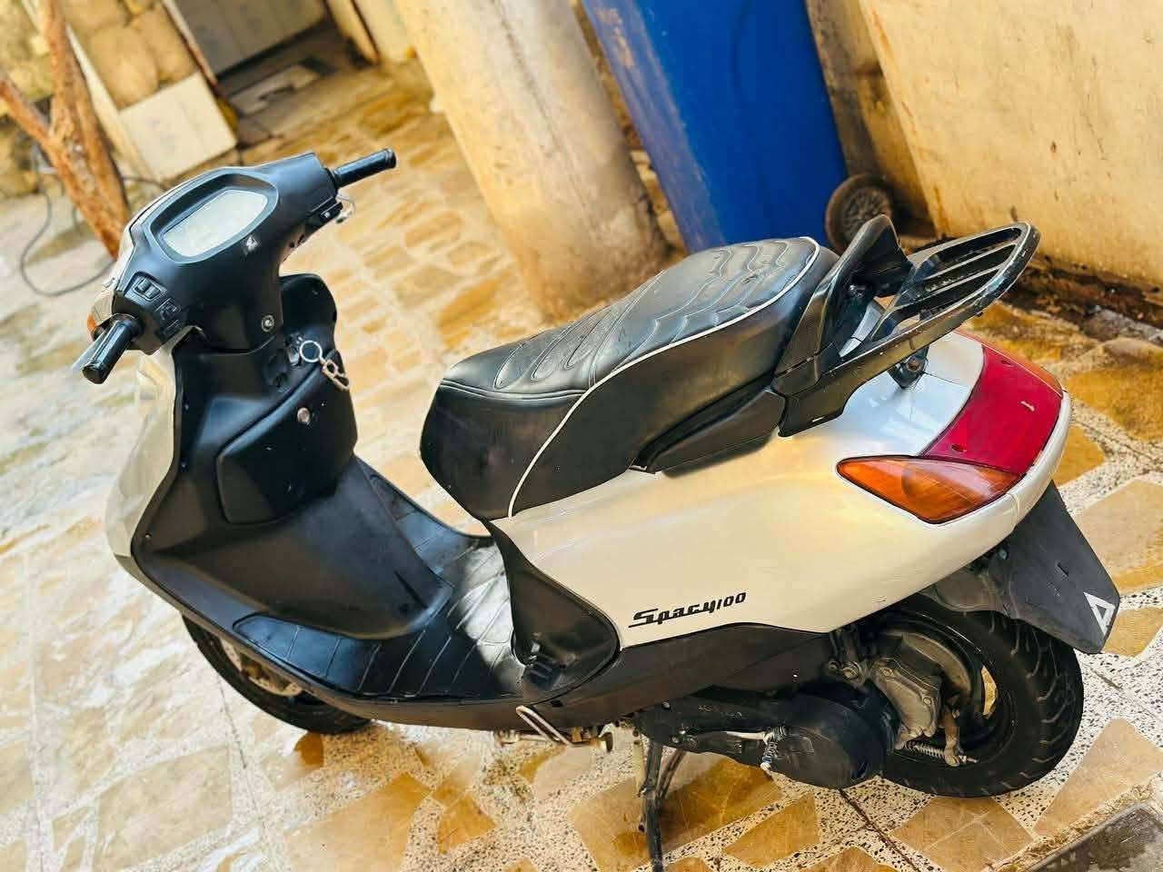 دراجه سبيسي مكفوله مكينه ناعمه شلعه ومعدل كفرات اصليه السعر 550 وبيها مجال الشراي يتصل ***********
