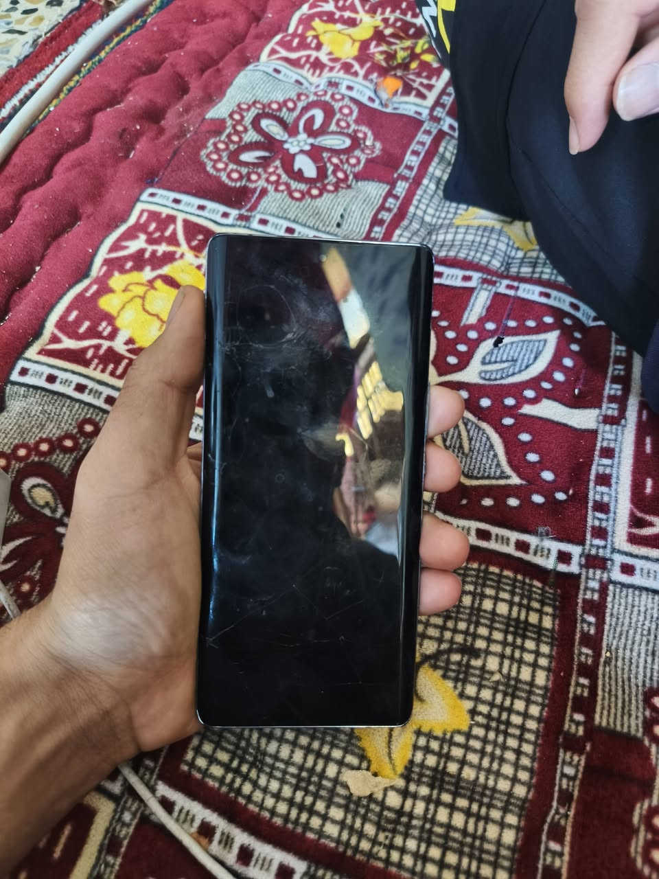 سعر 75
بي مجال 
الجهاز يتبدل شاشه يرجع كلشي طبيعي 
ويرادله ضهر وكامرات الخلفيه يراد تبديل كامره اماميه شغاله واكو مشكله بلشبكه تروح من يتبدله شاشه ام الفريم يطلع سعرها٤٠
مكاني تكريت تواصل ***********
