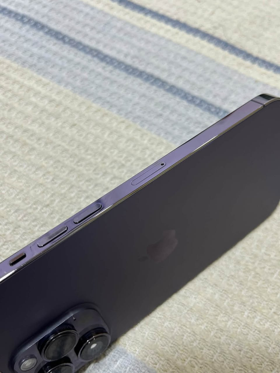 📱 للبيع: iPhone 14 Pro Max بحالة ممتازة جداً 📱
الموديل: آيفون 14 برو ماكس (iPhone 14 Pro Max)
 المساحة: 256 جيجابايت
 اللون: بنفسجي (Deep Purple) 💜
 نسبة البطارية: 91% 🔋
 الحالة: الجهاز نظيف جداً  (بدون أي تبديل لأي قطعه)شرط الفحص وين ماتريد .
 الملحقات: يأتي مع كفرات حماية 🎁
💰 السعر: 950 ألف دينار (قابل للتفاوض البسيط للجادين)
📍 المكان: جنوب الموصل القيارة/ التسليم يد بيد بعد المعاينة والتجربة.
📞 لللتواصل والاستفسار: [***********]
