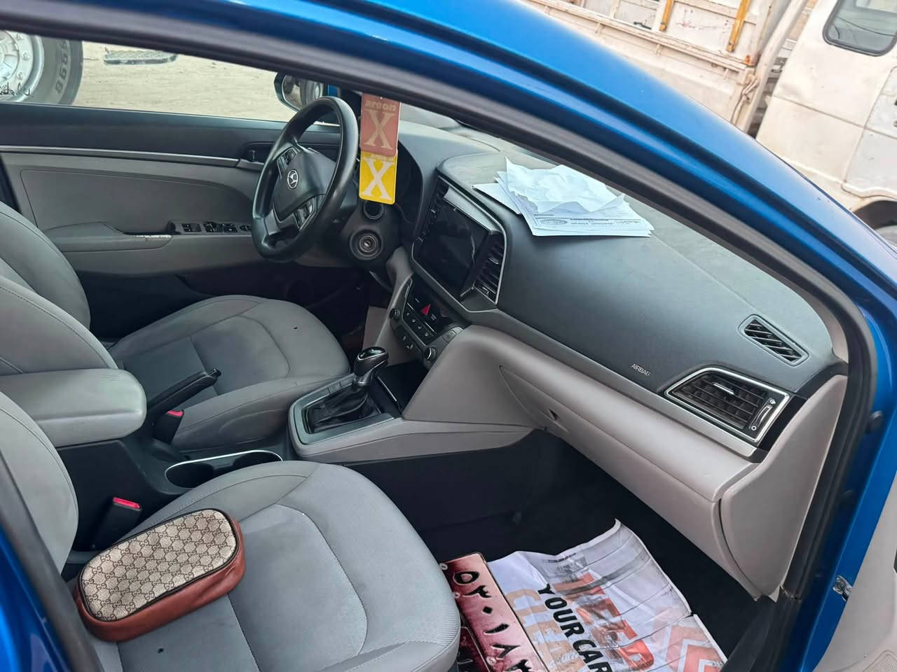 الانتره  17
ضره بنيد  ونص جملغ الخلفي   وبابين كلير
مكينه مكفوله 
كير مكفول 
حداديه زينه  تقريبن 
تبريد ثلج  سياره منقصه شي  نضيفه مسويله ادامه كمله 
مال جناي 

سنويه صاقطه  رقم شمالي بسم شركه تريد وكاله تريد تحويل 
السعر 108 وبيه مجال    لشراي  
المكان كربلاء  طوريج 
***********
