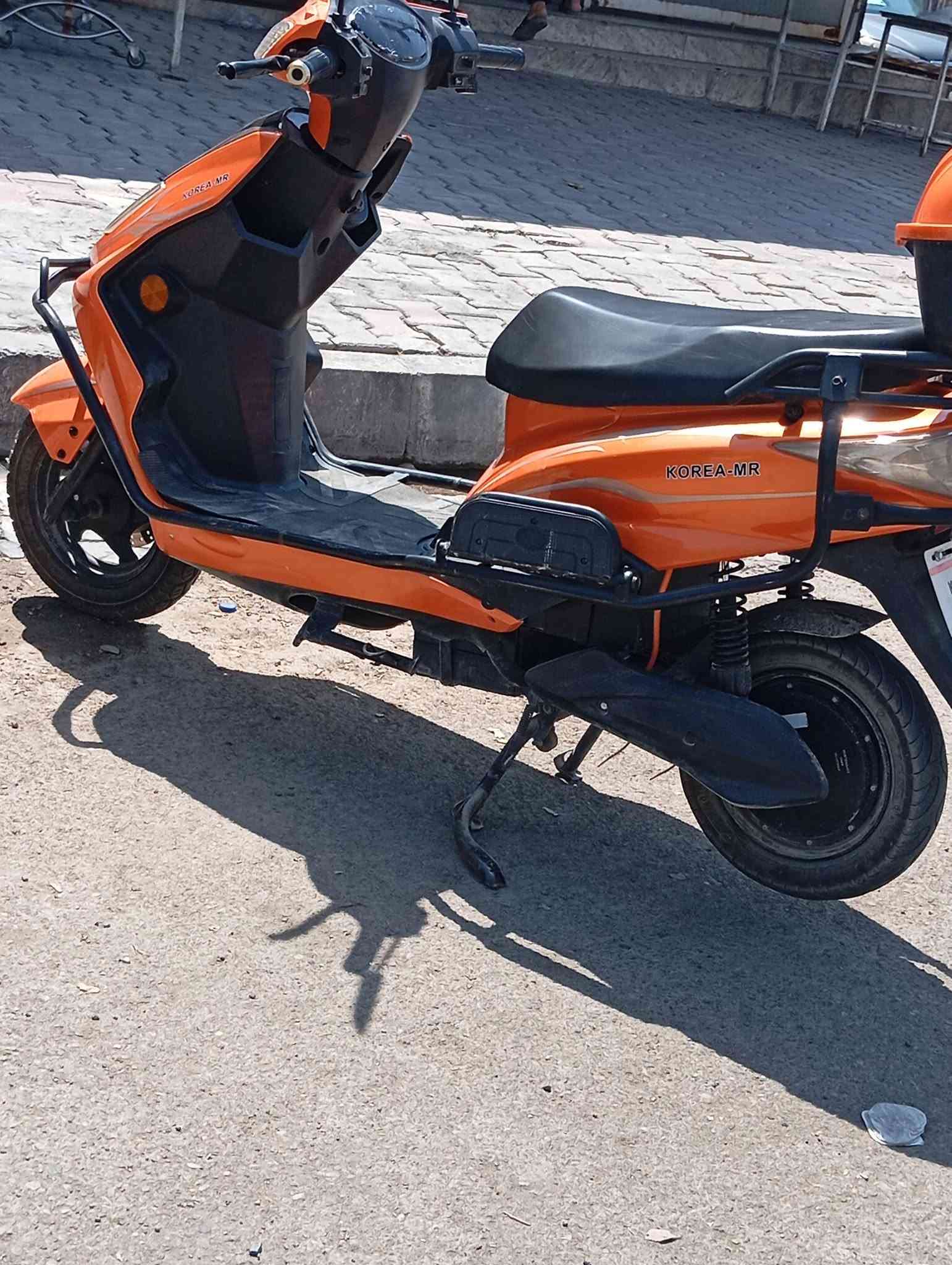سلام واعليكم دراجه للبيع شحن لون مميز برتقالي مشمشي 🍊موديل 25 دراجه نوع كوري 🇰🇷 سكنس ست 6 بطاريات 🔋3 نمر سرعتهه 135 معدلهه بلمشي 125 تمشي دراجه كفاله عامه من كهربائيات ومن بطاريات ومن شحن مكاني ديالى شهربان ابو رهف الربيعي  ***********

