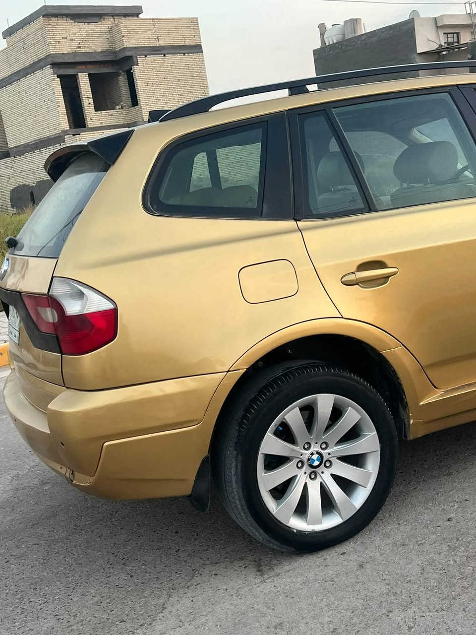 السلام عليكم
Bmw x3 2007 اللون ذهبي 
بغداد بأسمي السياره بيها مكينه تيوتا شاهينه 2006 السياره اقتصاديه كلش 
مصبوغه جديد مصارلها اسبوع 
مراوس سني او كورلا 
معروضه ب 96$
