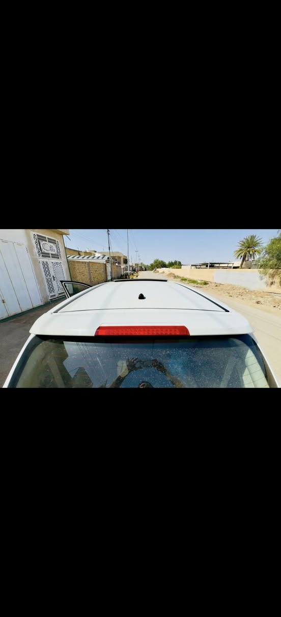السلام عليكم ورحمة الله وبركاته
للبيع: هيونداي سنتافي 2008 (خليجي) 🚗✨
​📍 مكان السياره قضاء الفجر / ذي قار
​المواصفات والتفاصيل:

• المحرك: 6 سلندر (2.7L)  

• الدفع: فور ويل (4WD).

• المواصفات: سبعه راكب ،فتحة سقف، مثبت سرعة، شاشة أندرويد حديثة.

• التكييف: تبريد وتدفئة شغال وممتاز

• الرقم والسنوية: رقم بغداد، السيارة باسمي، والسنوية ماساقطة 

• الوضع العام: مكفولة من كلشي عدا الموضح بالصور 

​السيارة جاهزة من كلشي وما تحتاج أي مصروف، حدادية ومكينة وتبريد بشرط الفحص.

📞 للتواصل: (***********)
