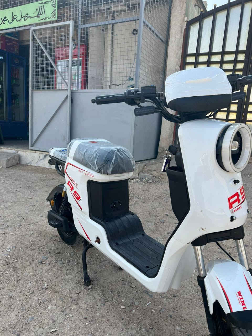 سلام عليكم دراجهR9فول مواصفات دراجه كاملة من كلشي بطاريات 32دبل جدد موجود الوصل مال الوكيل المكان البصرة الزبير ***********السعر 425وبيه مجال
