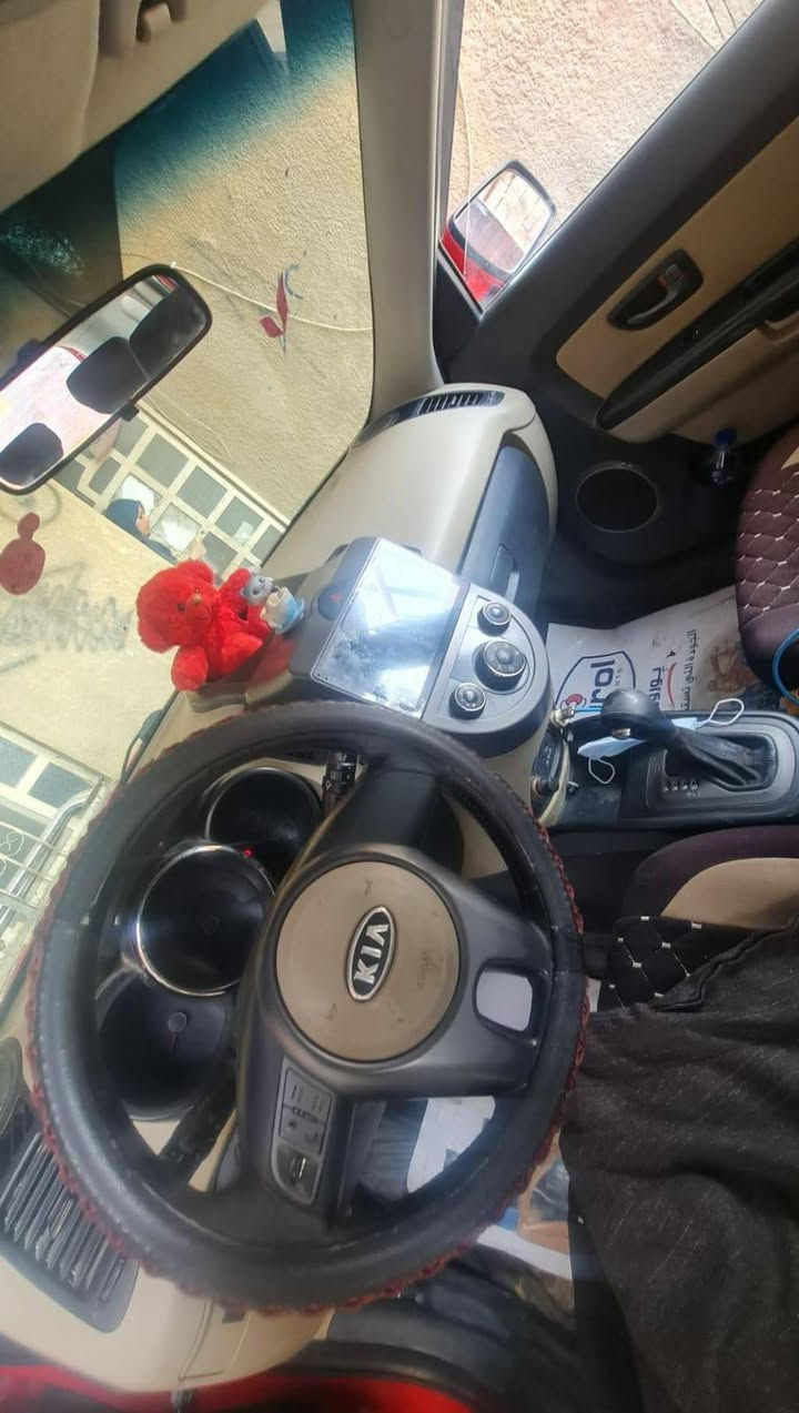 كيا صول ٢٠١١ خليجي محرك 1600
ماشية 145 الف كيلو 
صار بيها حادث بسيط هلال جاملغ خلفي 
صور الحادث فقط الجاملغ ودعاميه موجود بالمنشور 
السياره مابيها اي قطعه صبغ او تبديل 
السيارة جاهزة ونظيفة محرك كير شاصي لغد مكفول
رقمها بغداد 
تبريد جديد  .بطاريه جديده.داينمو جديد .ادامه كامله ..سلف ومشط ستيرن جديد ..راديتر جديد 
باختصار نضيفه 
تتفضلون وتشوفوها 
 العنوان بغداد 
السعر 90 
(وبيها مجال)
للاستفسار  
***********
