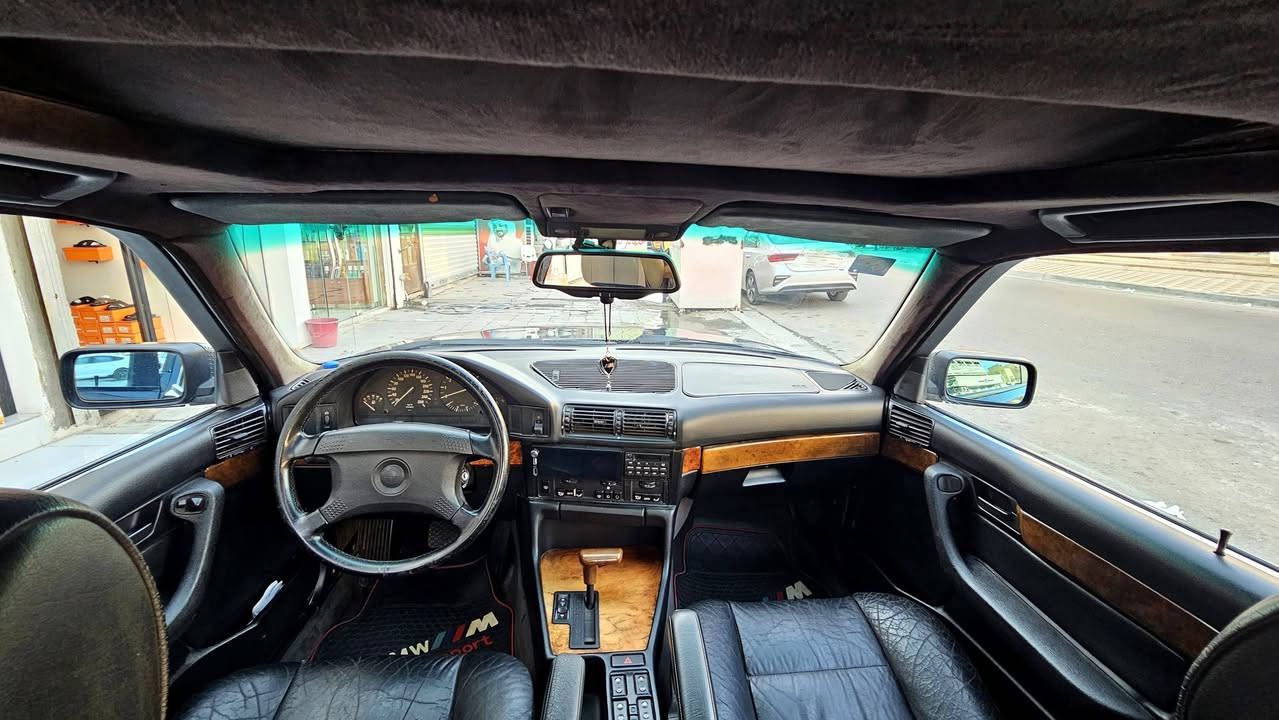 بي ام موديل 1993/ 525/ v6 اصل
مسكر فانوس مكينه كير شرط 
غرفه نظيفة صبغ جمالية 
بيها بارد بل جاملغ الخلفي لون نيلي 
سنويه جديدة+ هزة جديدة
ويل خلية بلادي+ تخم تايرات جدد
تبريد خير من الله+ تدفئه 
غرفه جلد +سقف كنتارا
سلايت 3 طكات 
كهربائيات جديدة 
شاشه+ سوار لايت
شرط بدون تيب 
تحويل ثاني يوم+ سياره بسمي
حدادية جديده امامي+ خلفي
رقم ديالي نكليزي
مكاني بغداد الشعب شارع عدن 
***********
***********
السعر 68 بيه مجال بسيط
