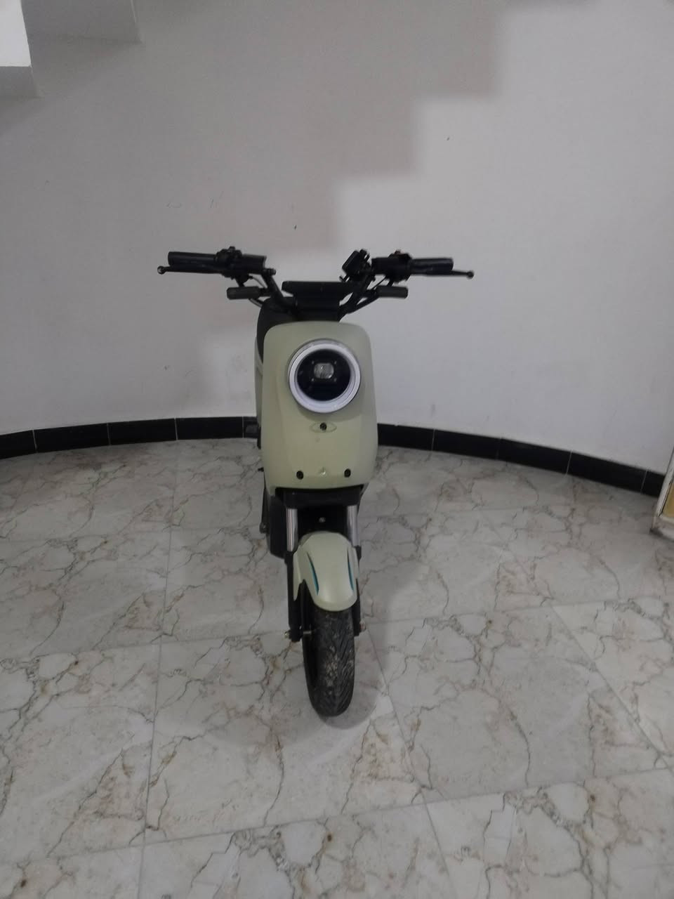 سلام عليكم
دراجه R9مديل 2024
بدون بطاريات شغاله قراضه كامله
للبيع السعر 250 وبيه مجال 
الرقم ***********

