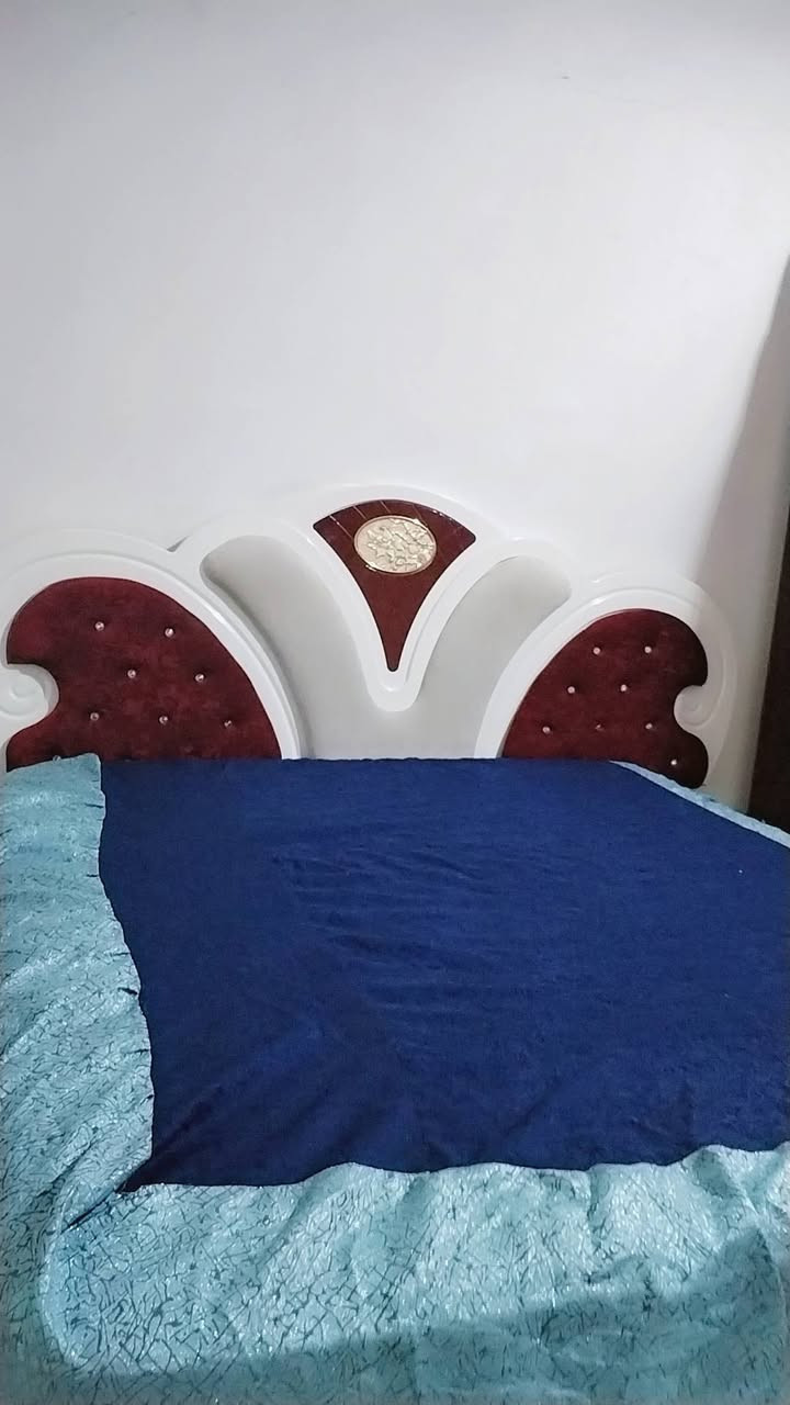 السلام عليكم غرفه نوم تركية ثقيله نضيفه بيها رايدها ب300وبيها مجال مكاني ورديه خارج الرقم ***********
