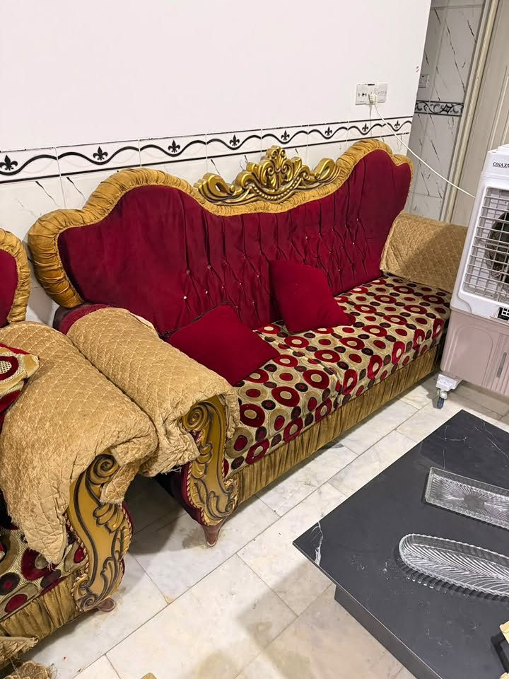 اثاث بيت للبيع مكان بلديات
الثاث كدامك تخم 10 نفرات ضخم بي كم رجل طاكه شغلته بسيطه 

غرفه نوم تركيه ٥قطع مكاني بلديات 
قيم واخذهم ثنينهم رقمي ***********
