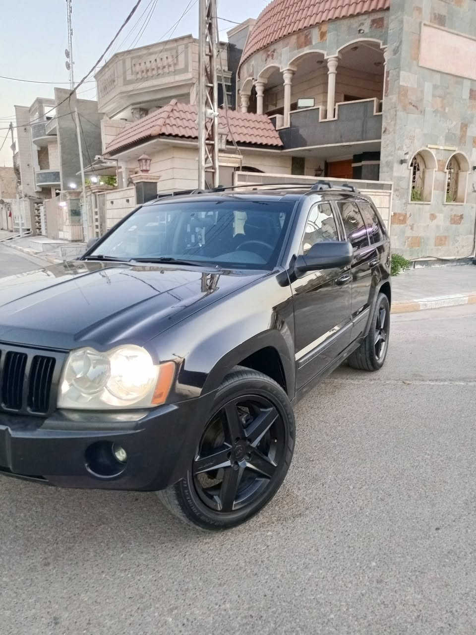 لسلام عليكم جيب شيروكي  موديل 2007سياره جديده وجاهزه كير محرك تبريد ثلج قطعتين محرك 3700 لايت زنون شاشه كامره حساسات كله شغال رقم بغداد بسمنه دولي تحويل ثاني يوم السعر 82وبيه مجال مكان بغداد الكرخ البياع 
*********** بي واتساب

