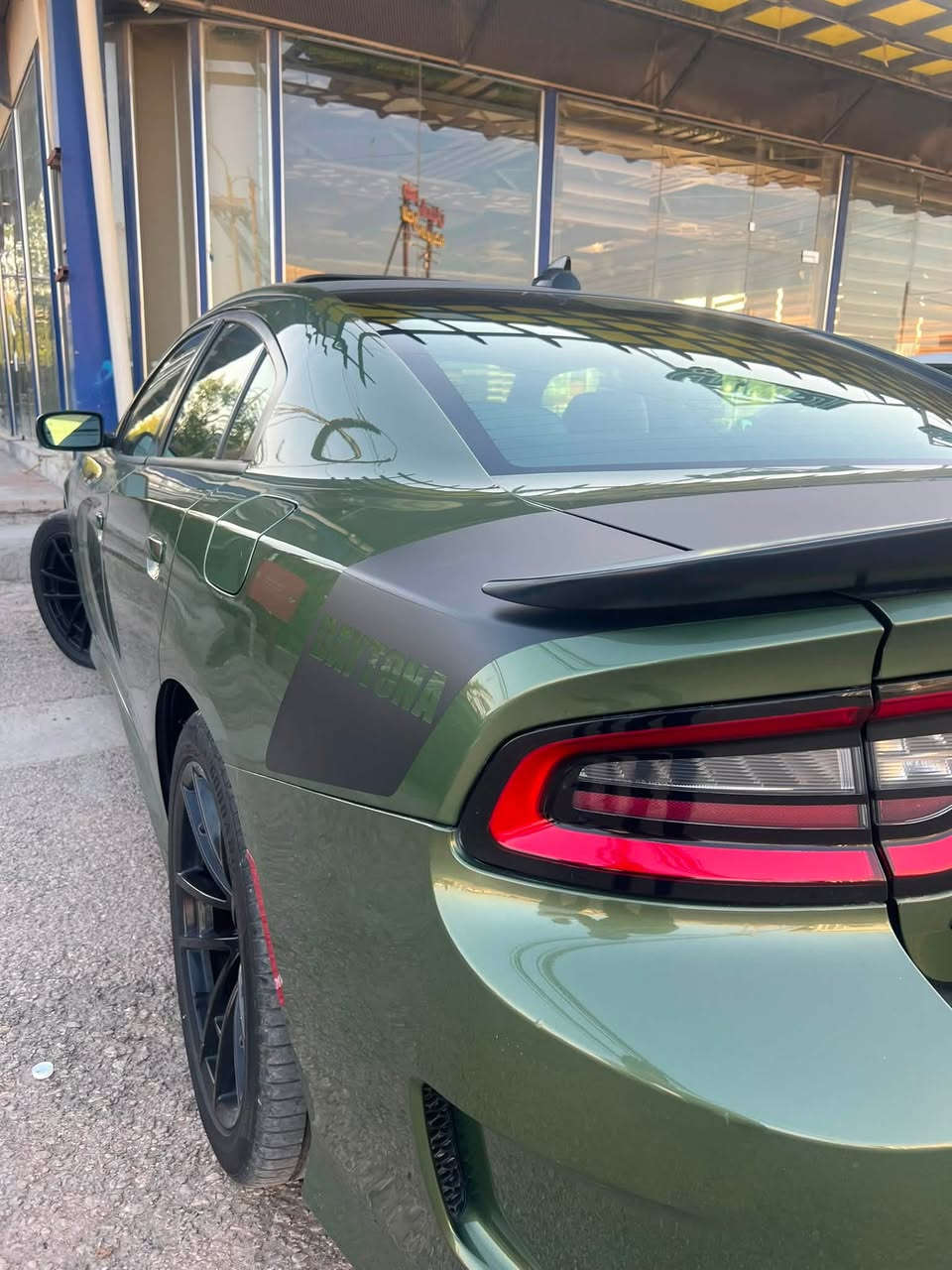 � للبيع دودج تشارجر دايتونا 392 سكات باك 2018 🔥
لون زيتوني مميز جداً ✨

▪️ محرك 6.4 HEMI V8 (392)
▪️ فل مواصفات
▪️ فتحة سقف
▪️ رادار أمامي
▪️ تبريد وتدفئة للمقاعد
▪️ مقاعد ميموري (ذاكرة)
▪️ حساسات خلفية
▪️ ممشى 51 ألف ميل فقط

السيارة بحالة ممتازة جداً،كشر الوكالة ومقفول عدا طخة خفيفة بالجاملغ الأيمن، والتعديل احترافي. المحرك والجير والشاصي بحالة ممتازة.

🔹 وارد مياه امطار
🔹 الوسائد الهوائية سليمة
🔹 رقم بغداد مميز 20083

سيارة مميزة للمستخدم أو الهاوي الباحث عن قوة الـ 392 وشكل الدايتونا الرياضي مع المواصفات الكاملة.

الفحص على المشتري، والسيارة جاهزة للكشف بأي مكان

للاستفسار الاتصال بالرقم ***********
