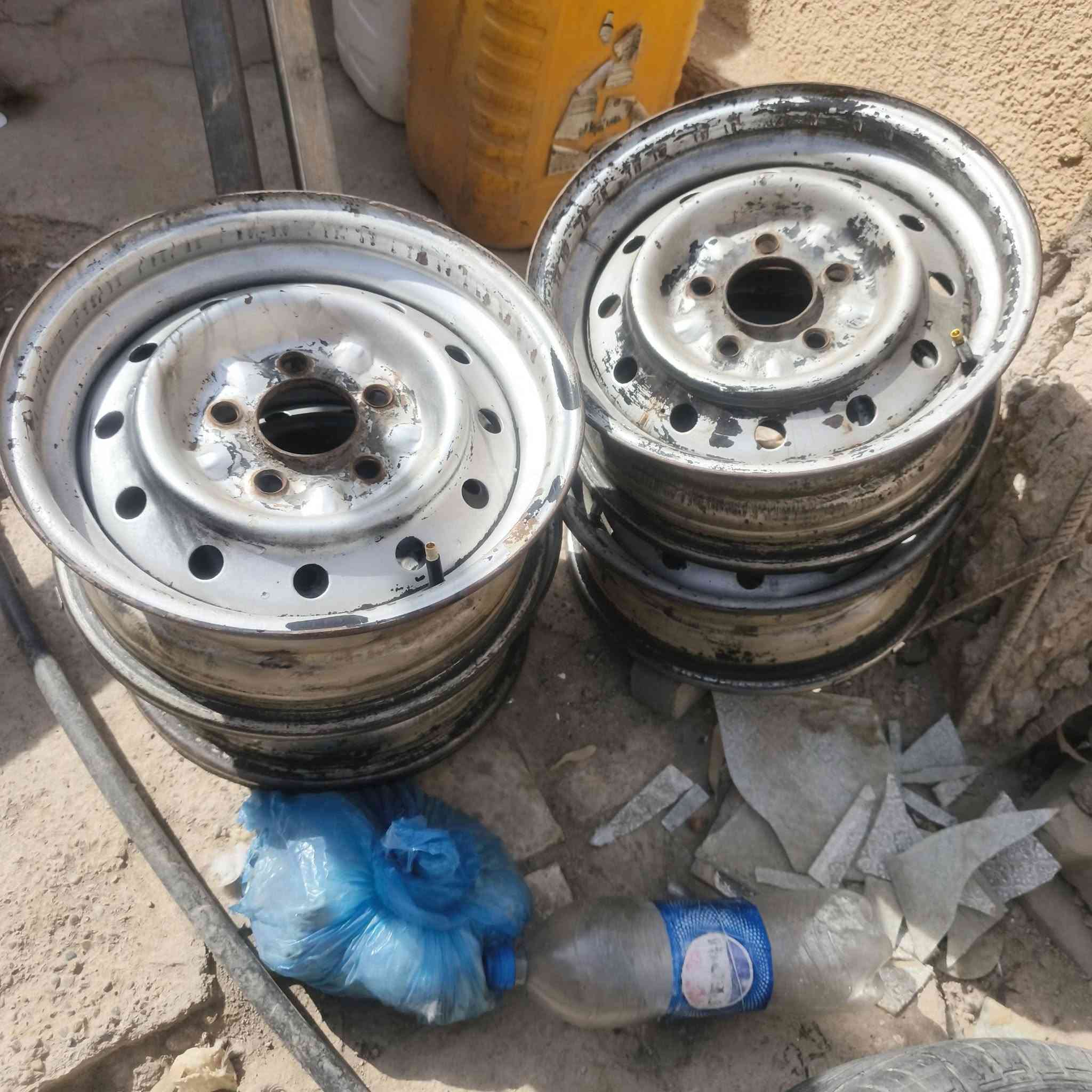 السلام عليكم شباب وياله تخم ١٤وزوج تاير١٤مكاني الحسينيه الراشديه التايرات٨٥بالميه***********/السعر١٥٠
