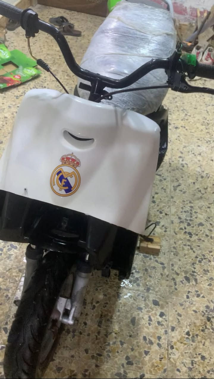 دراجه فراشه للبيع مكفوله مال لعب وكرب مكينتها حلوه خرسه مابيها صوت السعر 250 وبيها مجال قليل رقمي للتواصل *********** مكاني بصره زبير إذا مو شراي لا تدخل خاص
