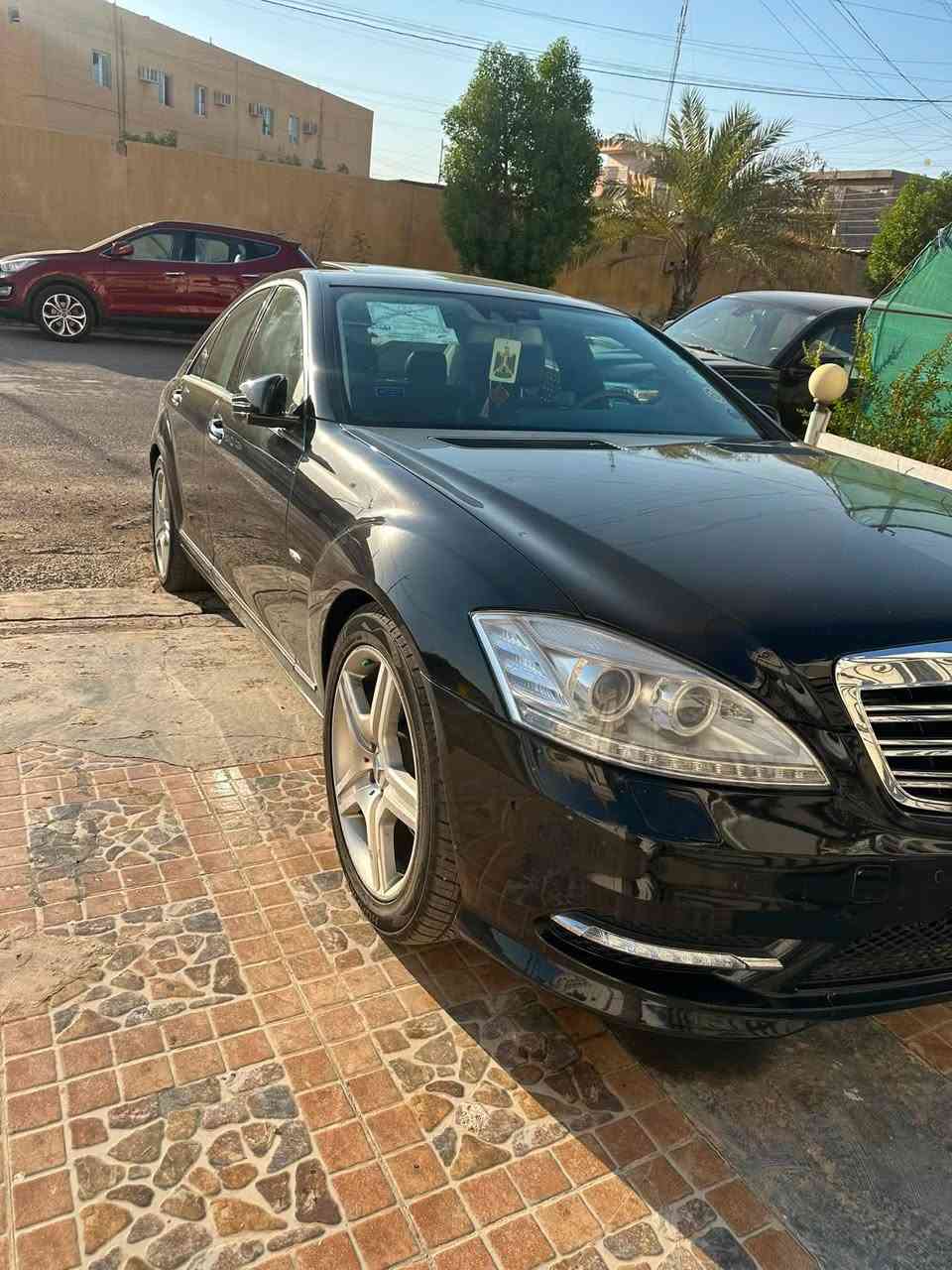 مارسدس S  350 اس  فول مواصفات سياره جديده لوك موديل 2009  باسمي خمس بردات كهرباء بوب شفط كلها ع وضع الشركه ترهم امراوس وترهم نقد  واذا بيكب رام بس كون باب طويل هم اراوس  مكاني الرمادي ***********
