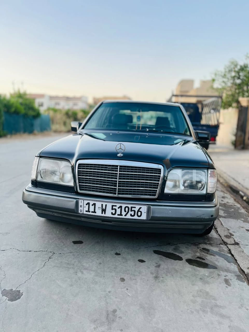 ***********
مارسدس دب  بيبي شبح  320 خراطيم  موديل 1994 رقم بغداد انكليزي جديد سنويه لحد 2031  
فول مواصفات 
سقف سلايت 
كشنات جلد 
كشنات كهرباء 
برده خلفيه كهرباء 
غرفتها نضيفه جدا 
فيت بم جديد حاويه
مابيها نقص
