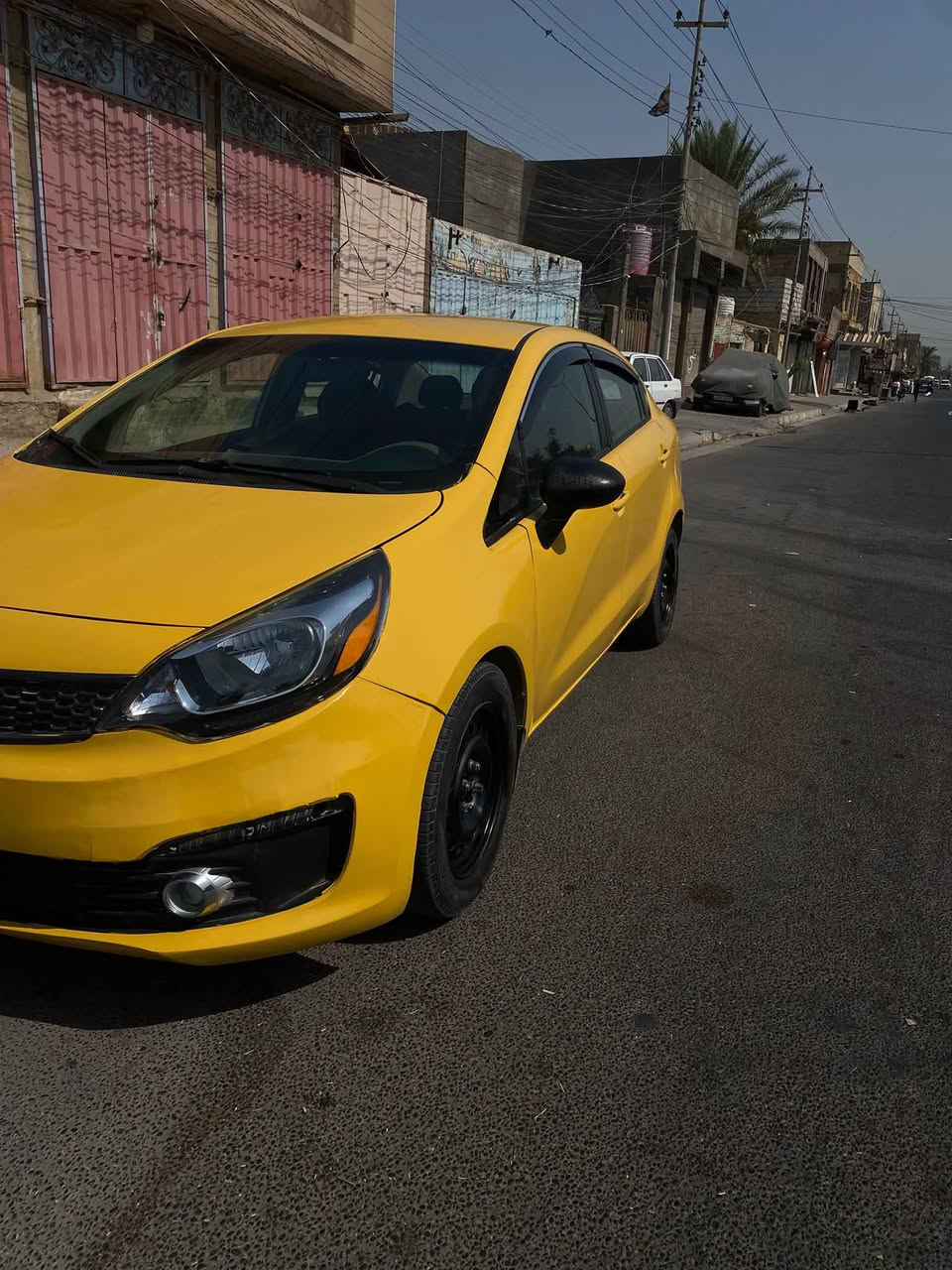 ريو 2016 مكفولة محرك وكير وتبريد، حادثها بابين عكس السايق، ومطخوخة بالعراق من وره، مسويلها دوشمة جديدية، والسيارة صبغها جديد ربع دينار، مذب عليها، البيع أو المراوس بخصوصي، لأن ما أشتغل بيها تكسي. العنوان كربلاء، حي العامل ب73 وبيها مجال ***********
