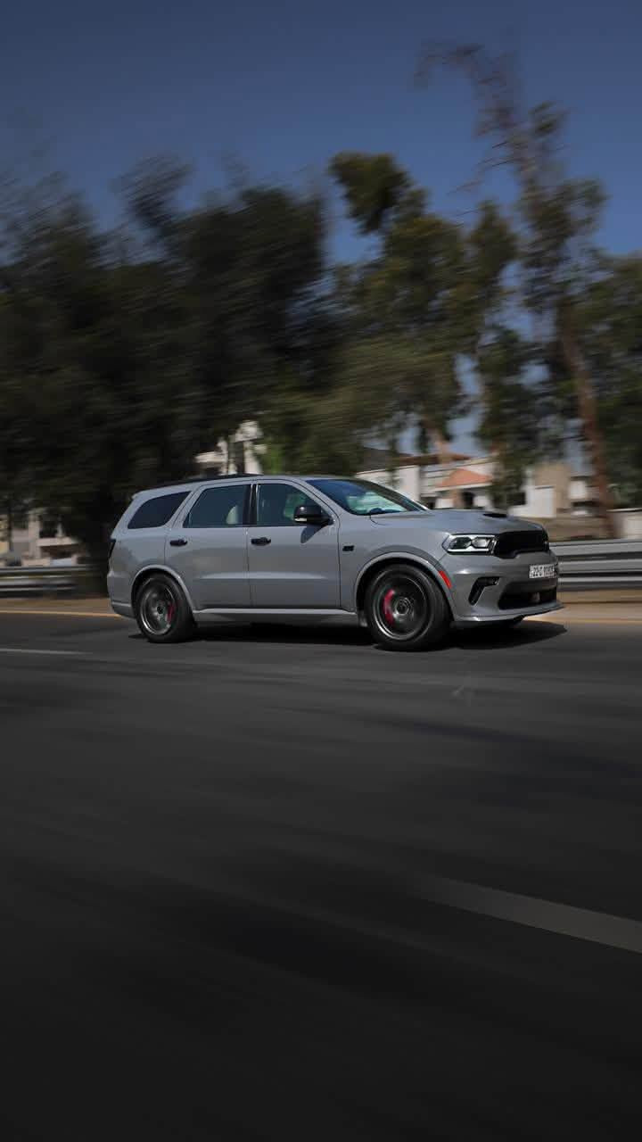 Dodge Durango R/T Plus TOW N’ GO 

فول مواصفات ( فئة خاصة بنسخة ال RT 
الموديل :2023

المحرك : 5700 هيمي 

المسافة المقطوعة :45كيلوفقط 

وارد امريكي كلين تايتل ( جاملغ بارد وموجود السائق )  

المواصفات : 

فتحة سقف ( سلايد ) 

سقف شاموا 

داخل السيارة  كاربون فايبر ( forged carbon ) 

رادار امامي مانع تصادم 

رادار خلفي مانع تصادم 

رادار تحديد المسار + كروز كونترول متكيف مع الشارع 

نقطة عمياء 

بهذه الفئة الراديتر يكون حجمه اكبر من نسخة ال RT العادية يتحمل حرارة و ضغط اكثر 

الدبلات : SRR

ويل 20 + بريكات بريمبو نفس ال SRT 

فتحات البنيد SRt

حساسات امامية + خلفية 

صندوق كهربائي 

مقاعد جلد + كنتارا + تدفئة + تبريد + خزن 

مقاعد خلفية VIP 

نظام الصوت harmon/kardon

تحكم وضعيات القيادة eco + sport + track + Tow + snow 

ستيرن هيتر + شفتات ستيرن 

شحن وايرليس 

وايرليس كار پلي + اندرويد
 
رقم السيارة : اربيل بسمي تحويل مباشر
الرقم الهاتف *********** المكان شهداء البياع و 
السعر 390 بيها مجال بسيط خواتها. معروفه بيش

